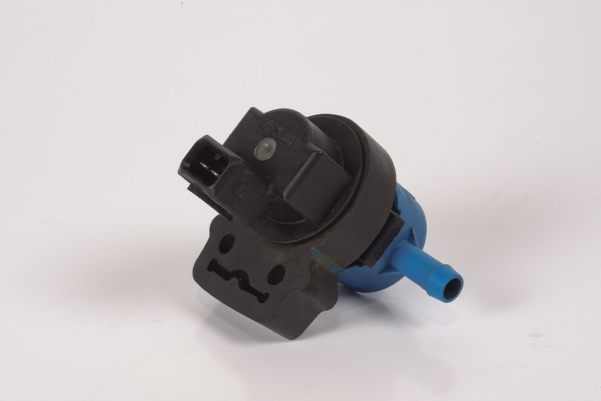 Mercedes 0004703393 Purge Valve | R129 R230 SL R170 SLK W203 CL203 C C209...