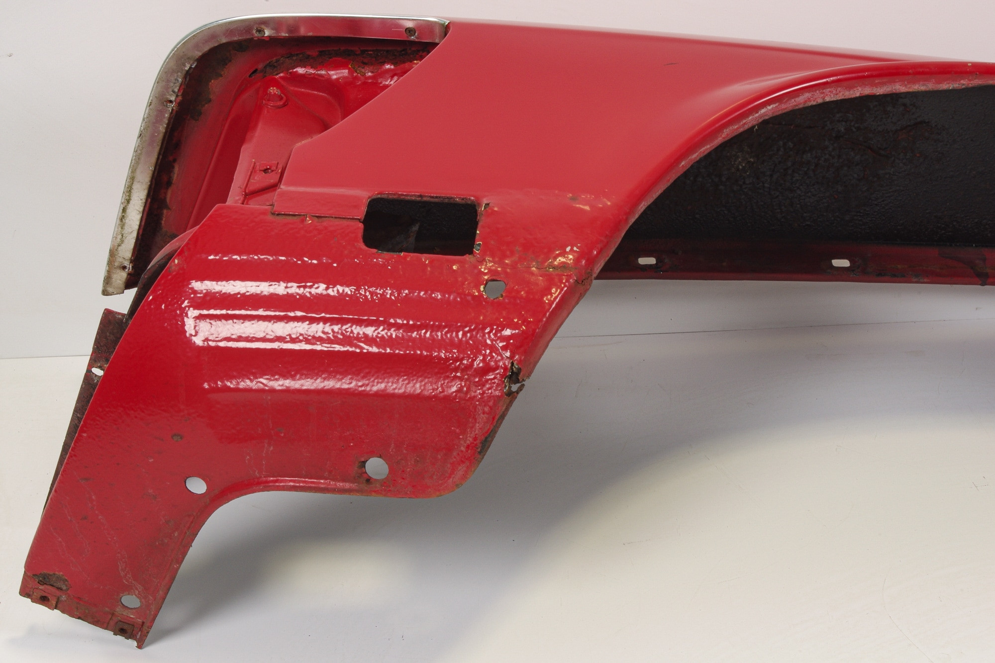 Mercedes 1078801318 Wing - Front Left Red (b) | C107 R107 SL