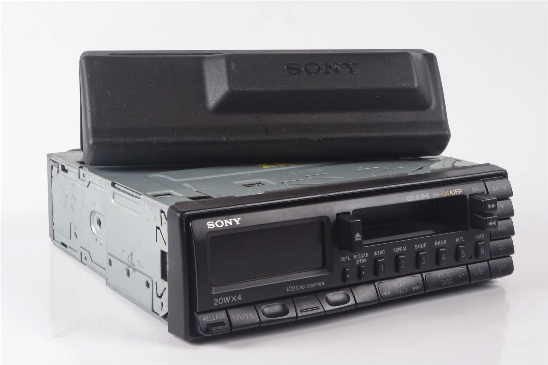 Mercedes 0038200000 Head Unit - Sony XR-U441RDS