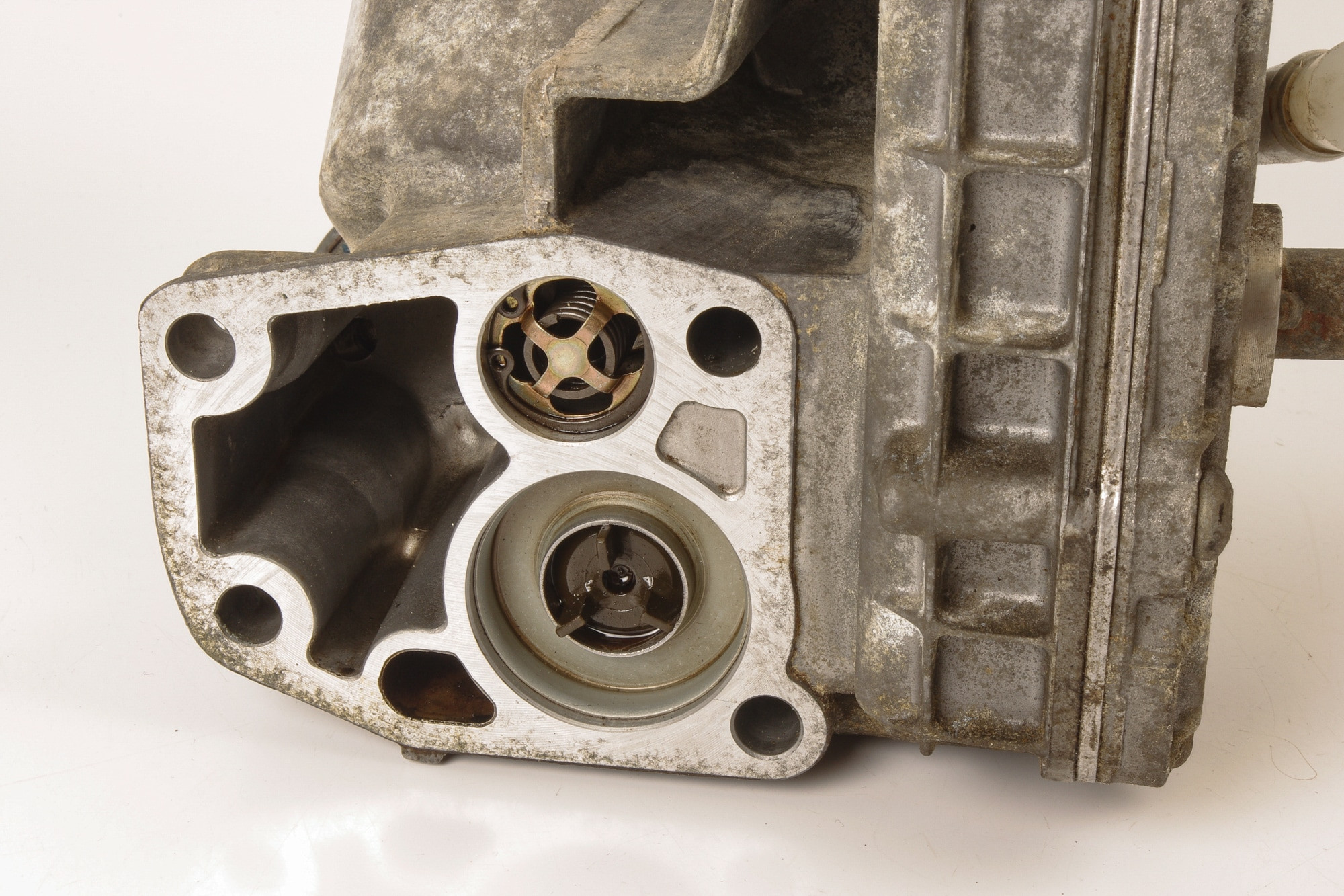 Mercedes 1041840095 Oil Filter Housing | W124 W210 E R129 SL W140 S W202 C...