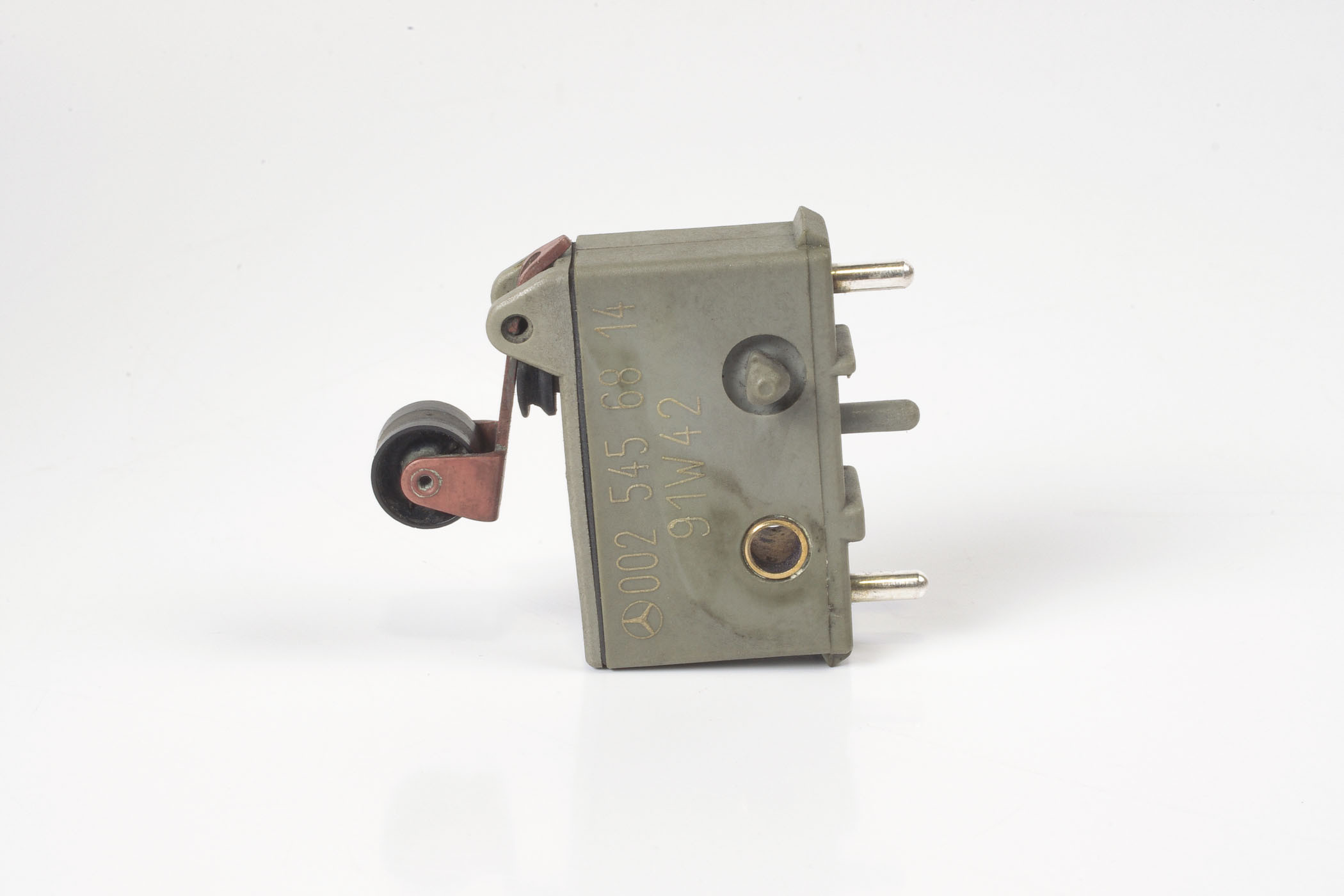 Mercedes 0025456814 Throttle Overrun Switch | R107 R129 SL W123 W124 E W126 S...