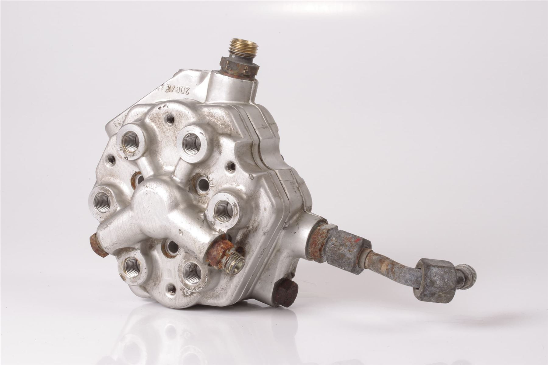 Mercedes 0000741913 Fuel Distributor | R107 R129 SL W124 E W126 S W201 C W463 G
