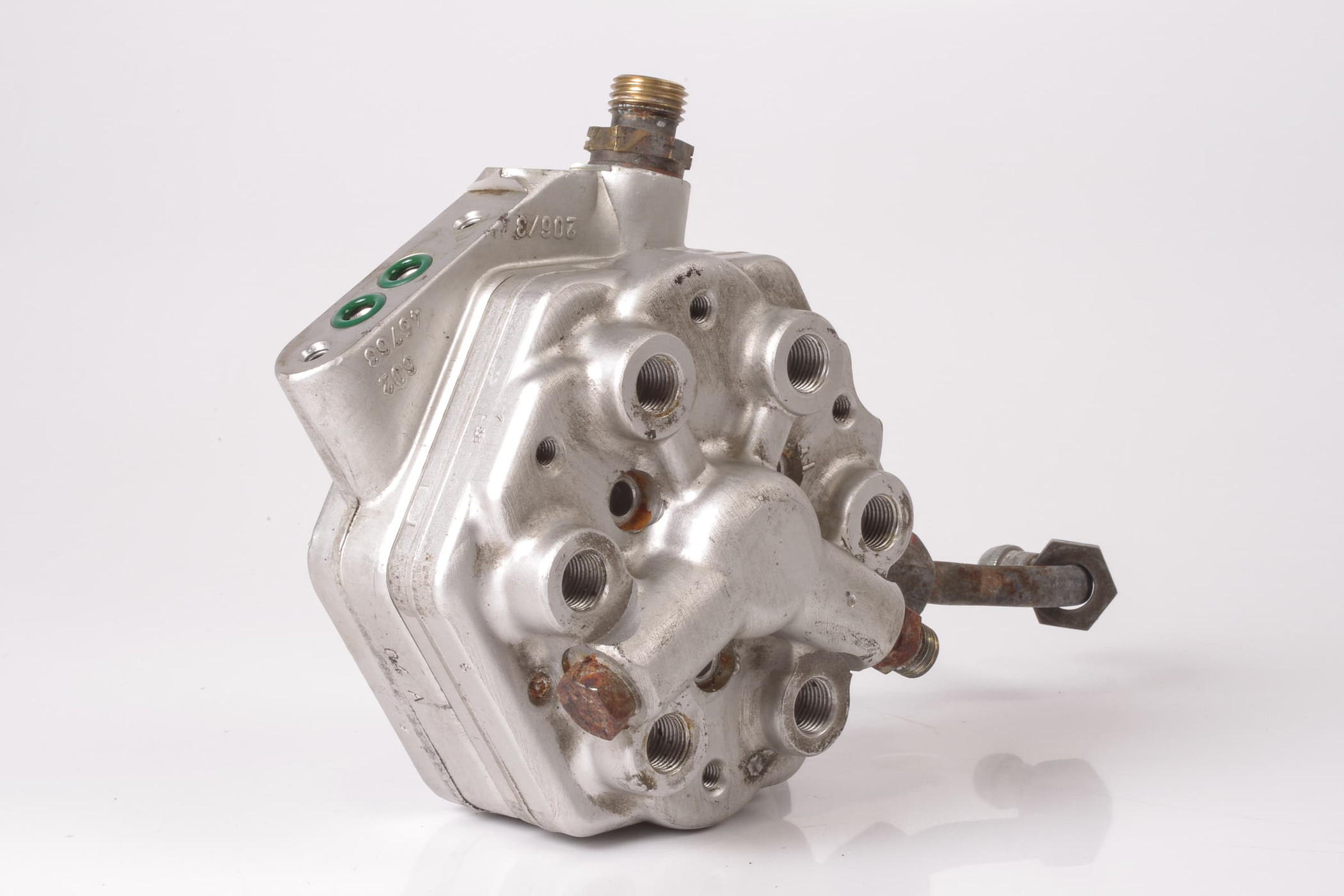 Mercedes 0000741913 Fuel Distributor | R107 R129 SL W124 E W126 S W201 C W463 G