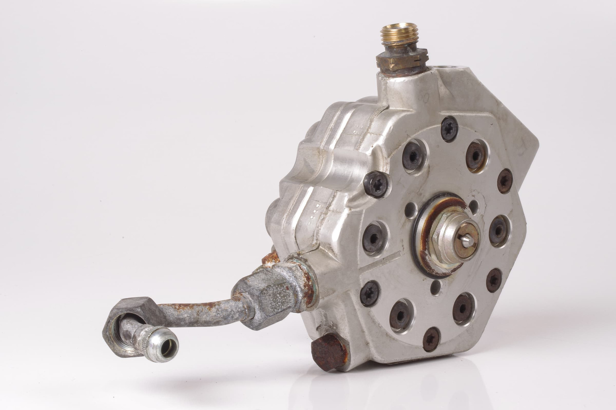 Mercedes 0000741913 Fuel Distributor | R107 R129 SL W124 E W126 S W201 C W463 G