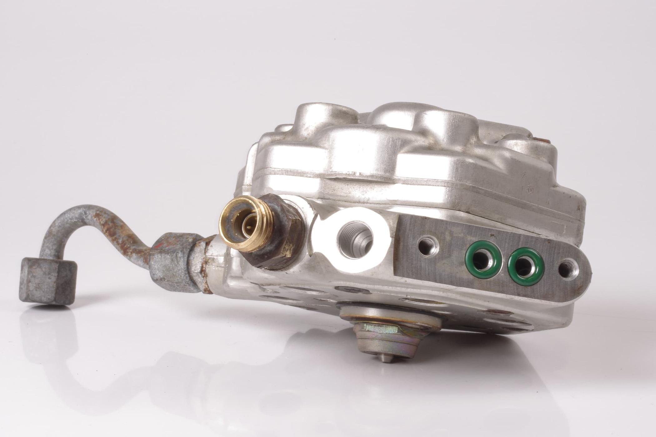 Mercedes 0000741913 Fuel Distributor | R107 R129 SL W124 E W126 S W201 C W463 G