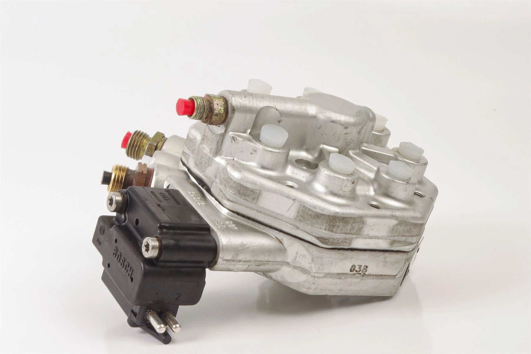 Mercedes 0000742513 Fuel Distributor | W126 V126 C126 S R129 SL