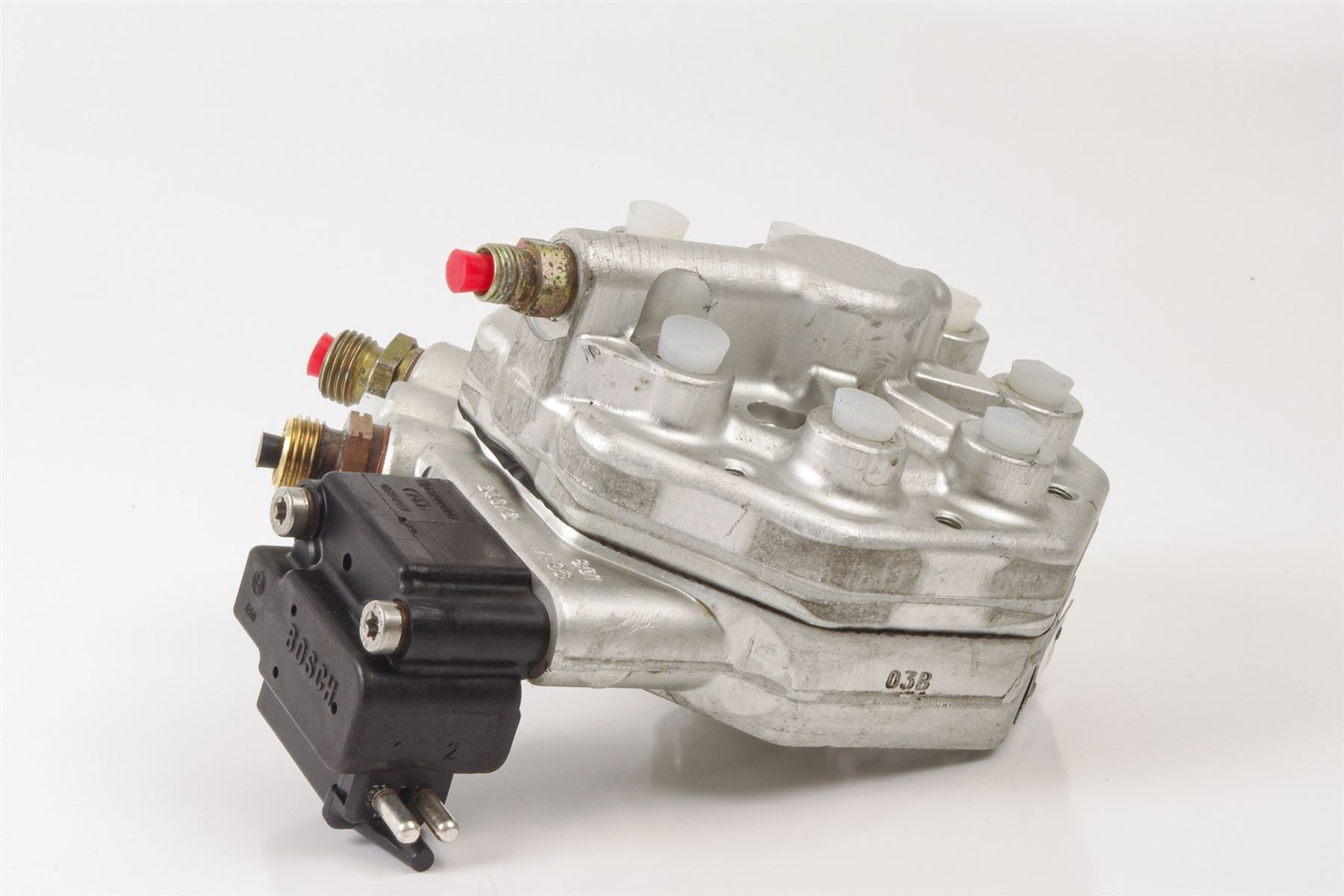 Mercedes 0000742513 Fuel Distributor | W126 V126 C126 S R129 SL