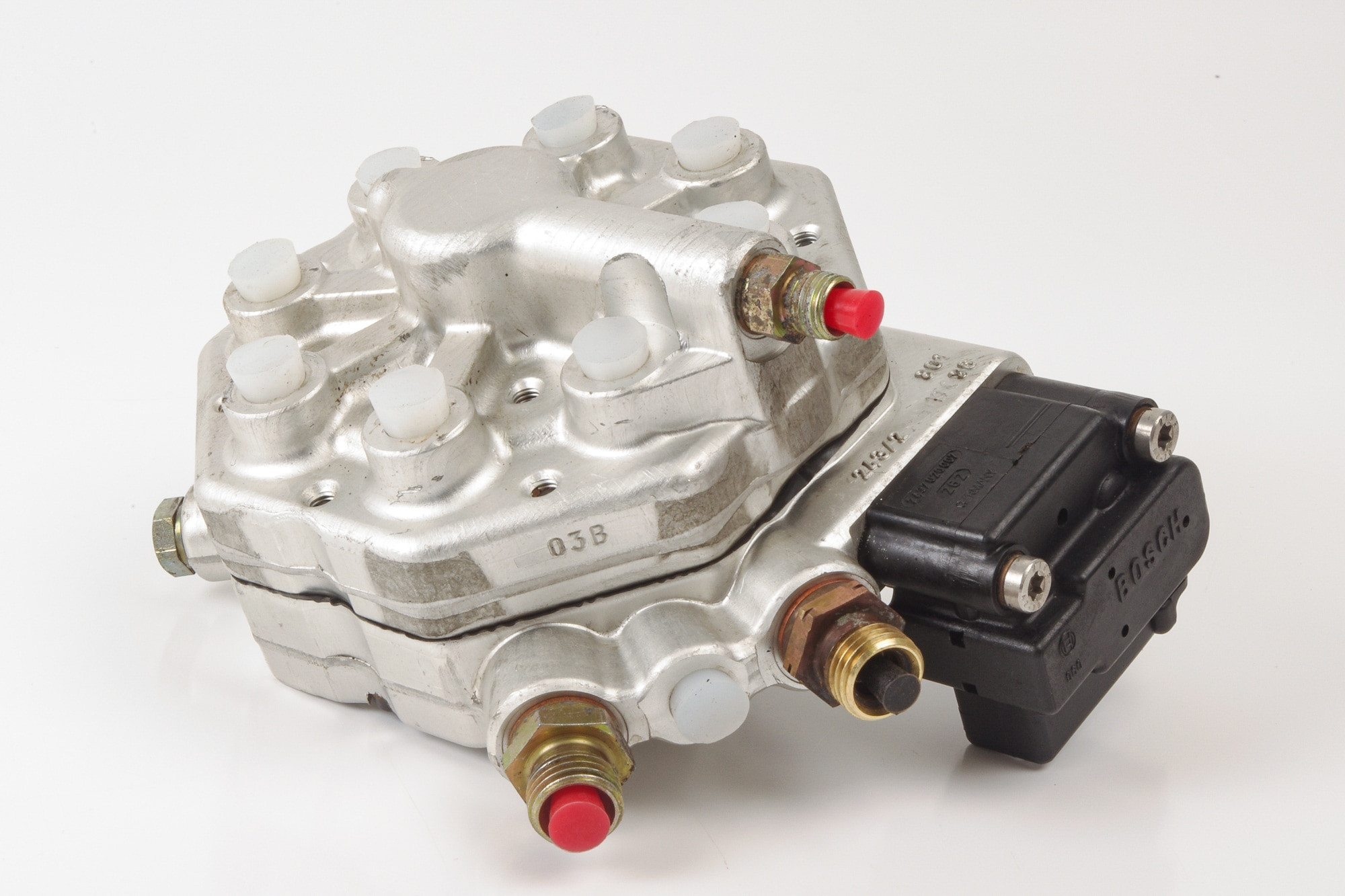 Mercedes 0000742513 Fuel Distributor | W126 V126 C126 S R129 SL