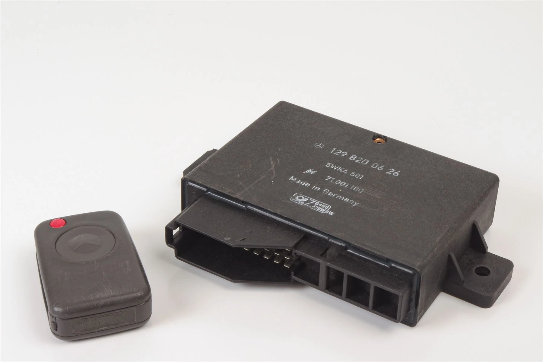 Mercedes 1298200626 Infrared Control Unit Key Fob Coded Set (Parts Only) |...