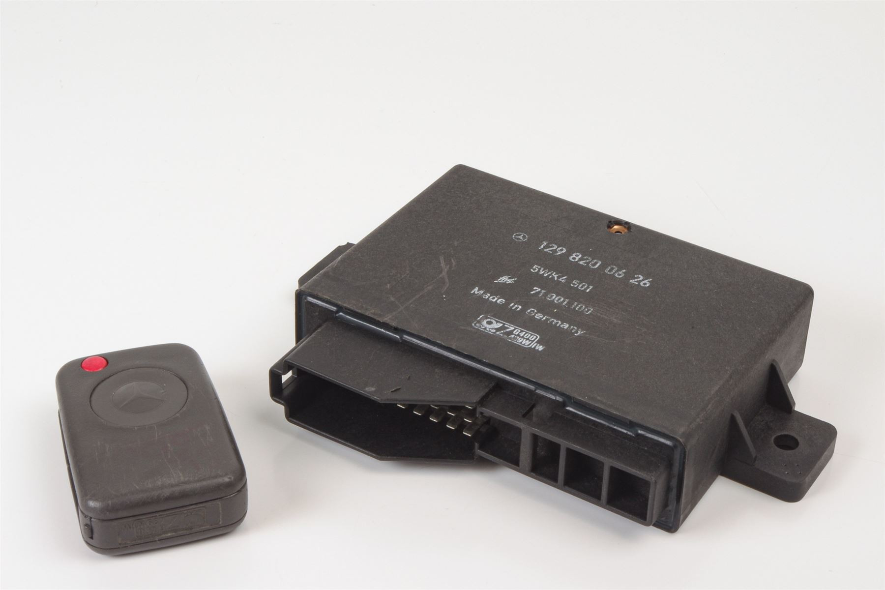 Mercedes 1298200626 Infrared Control Unit Key Fob Coded Set (Parts Only) |...