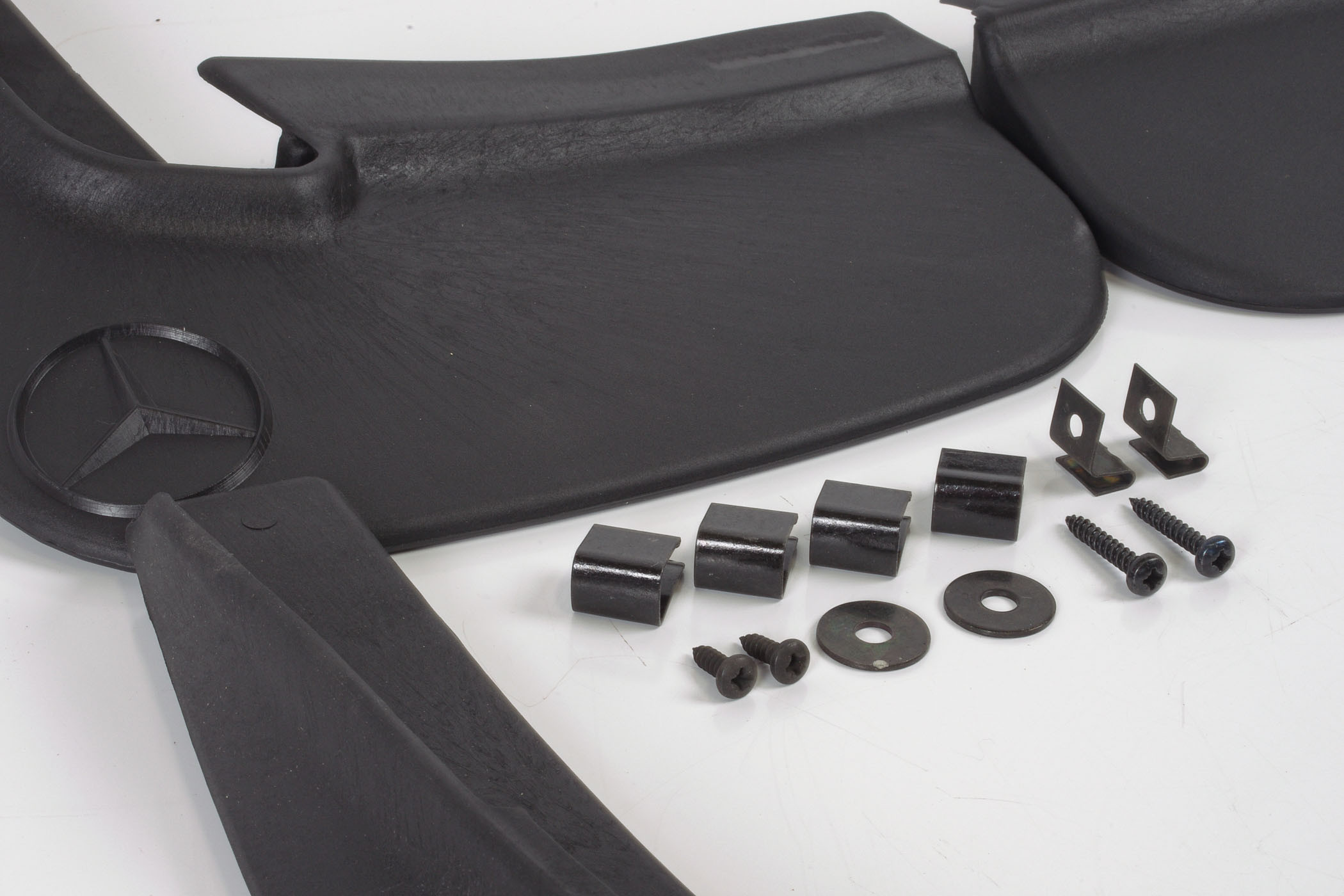 Mercedes 1298840000 Mud Flap Set x4 - Front (New)