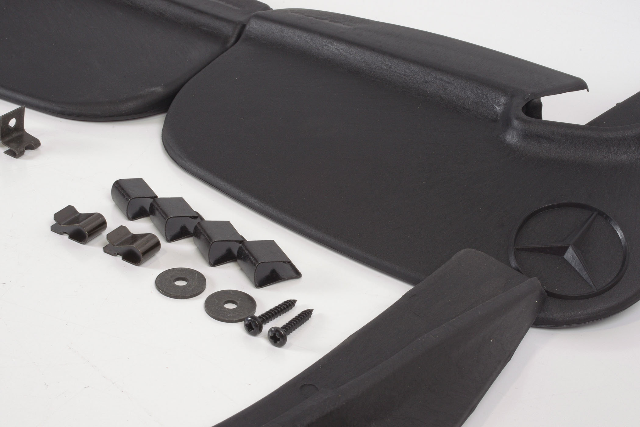 Mercedes 1298840000 Mud Flap Set x4 - Front (New)