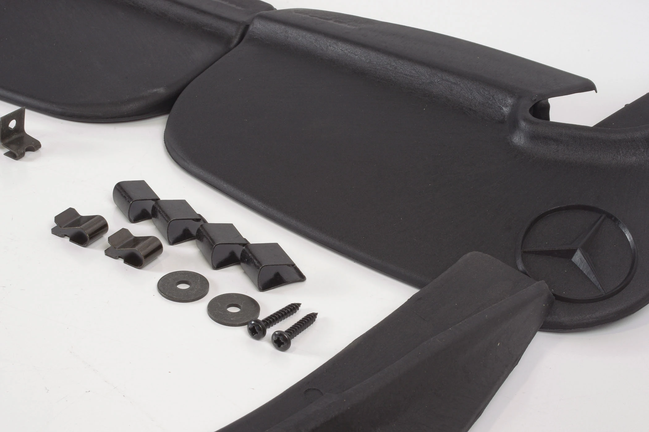 Mercedes 1298840000 Mud Flap Set x4 - Front (New)