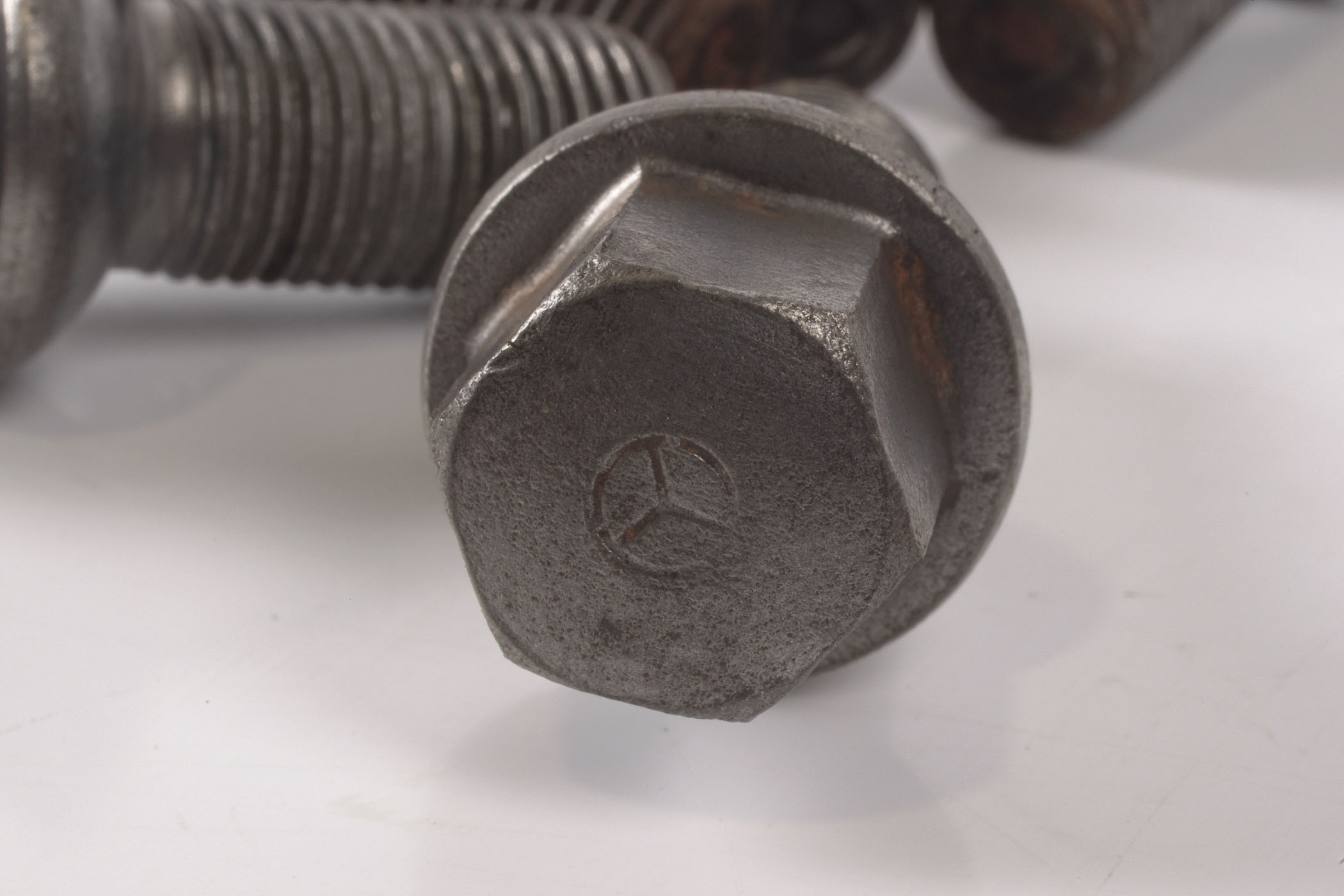 Mercedes 2114010370 Wheel Bolt x5 | W163 M W169 A W211 E C219 CLS W220 S R230...