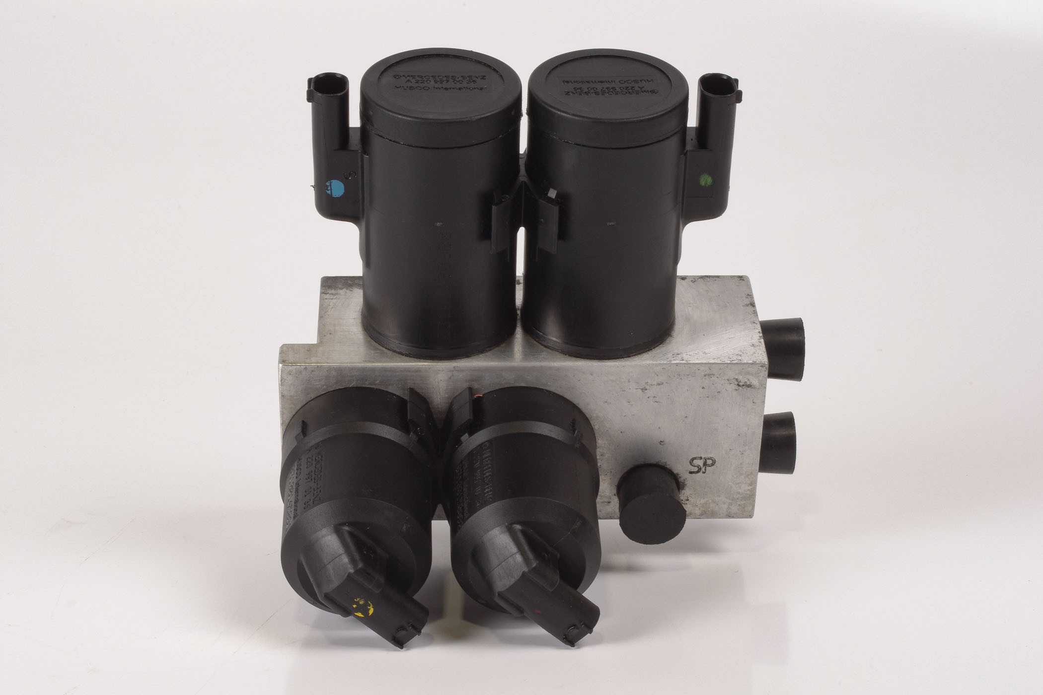 Mercedes 2203200358 ABC Valve Block - Front Left | R129 R230 SL C215 CL W220 S