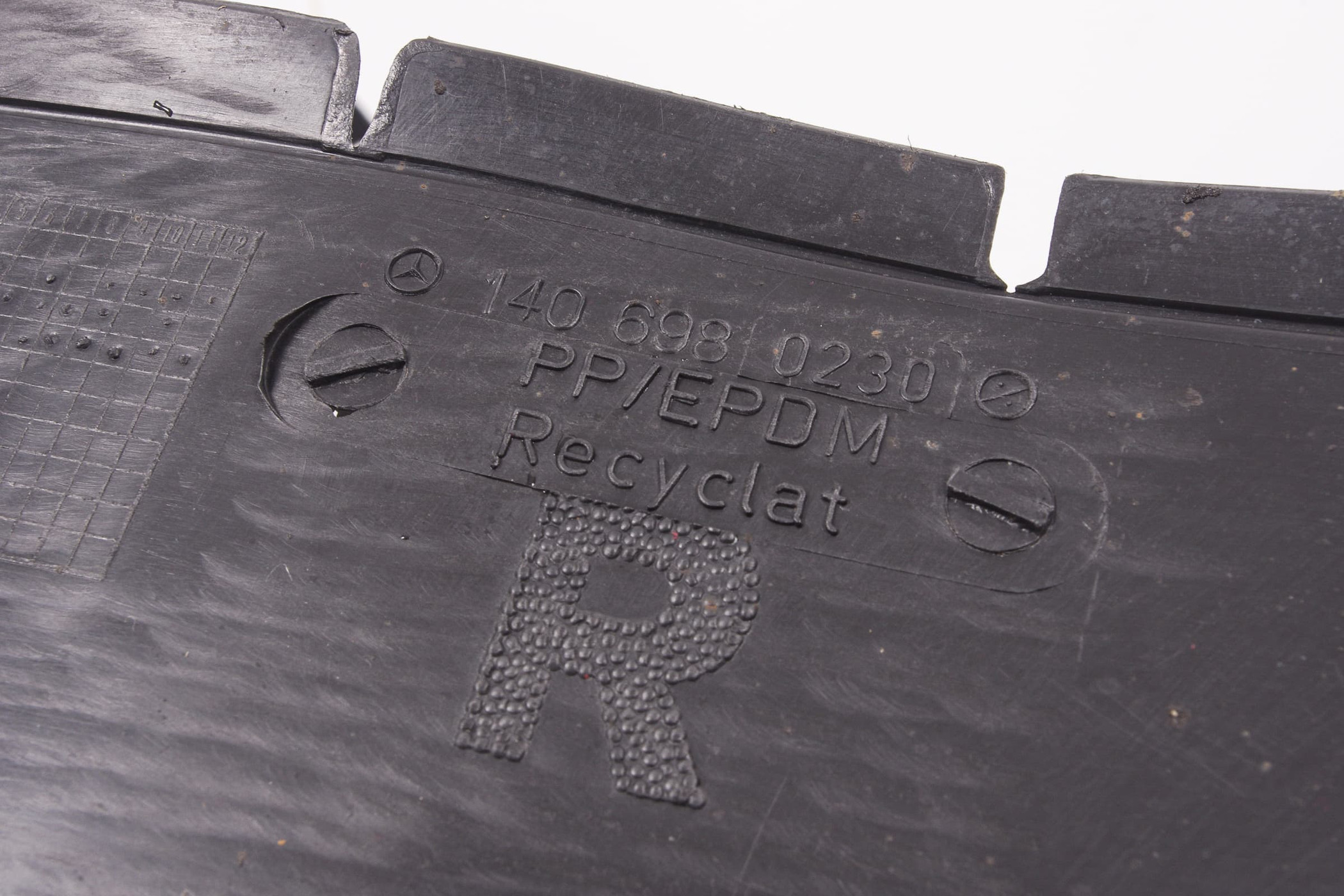 Mercedes 1406980230 Wheel Arch Liner - Front Right | W140 V140 S