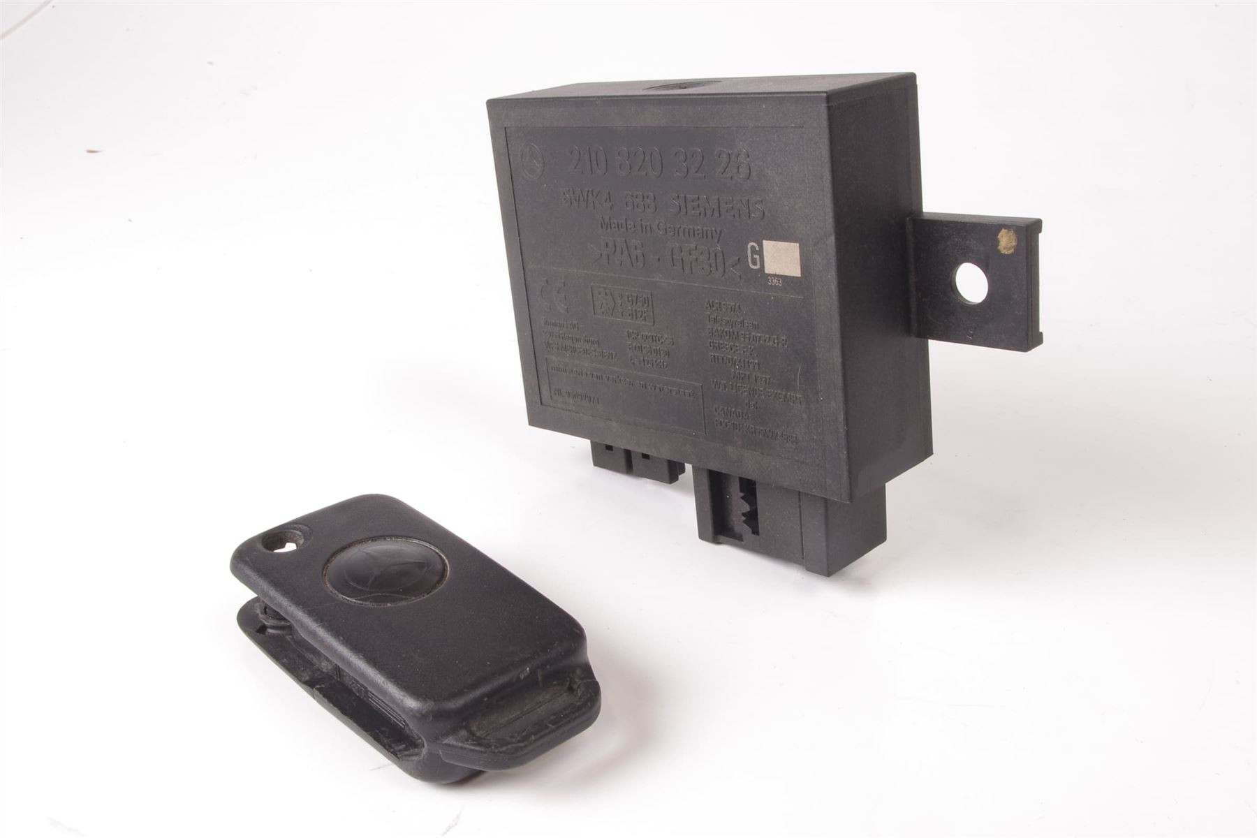 Mercedes 2108203226 Infrared Control Unit Key Fob Coded Set | A124 W210 E...