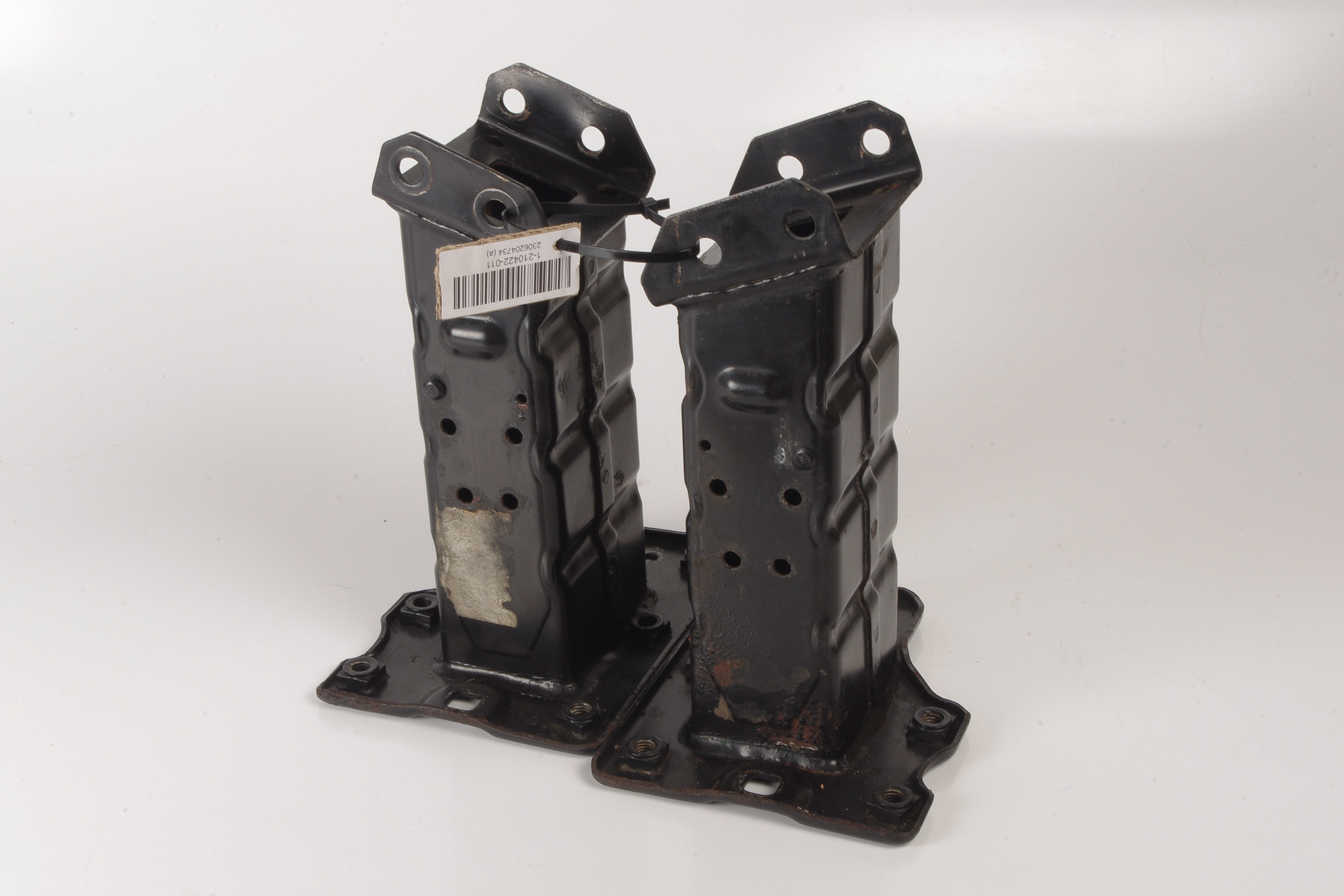 Mercedes 2306204734 Crossmember Bracket x2 - Front (a) | R230 SL