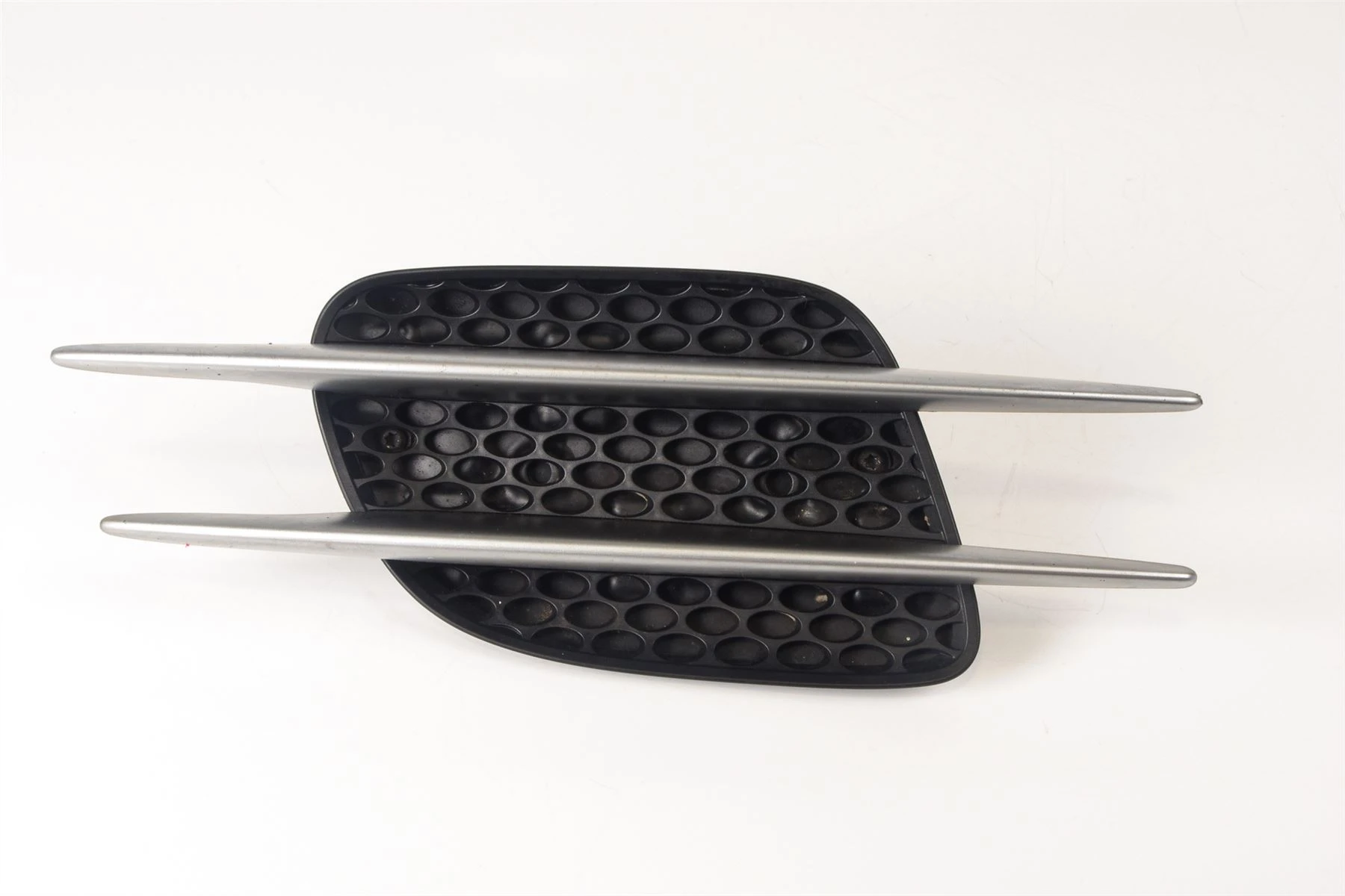 Mercedes 2306900136 Fender Grille - Front Left | R230 SL
