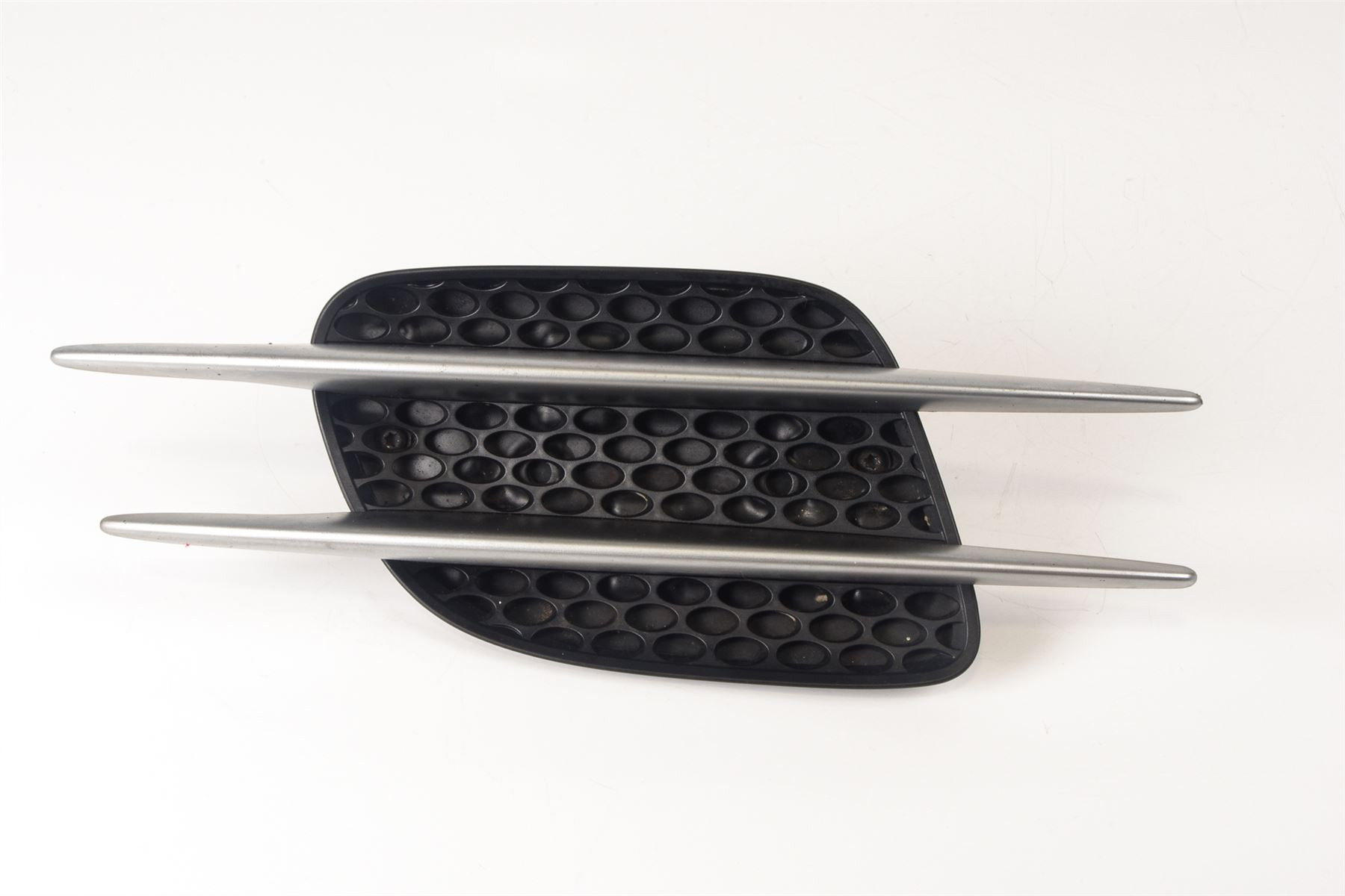 Mercedes 2306900136 Fender Grille - Front Left | R230 SL