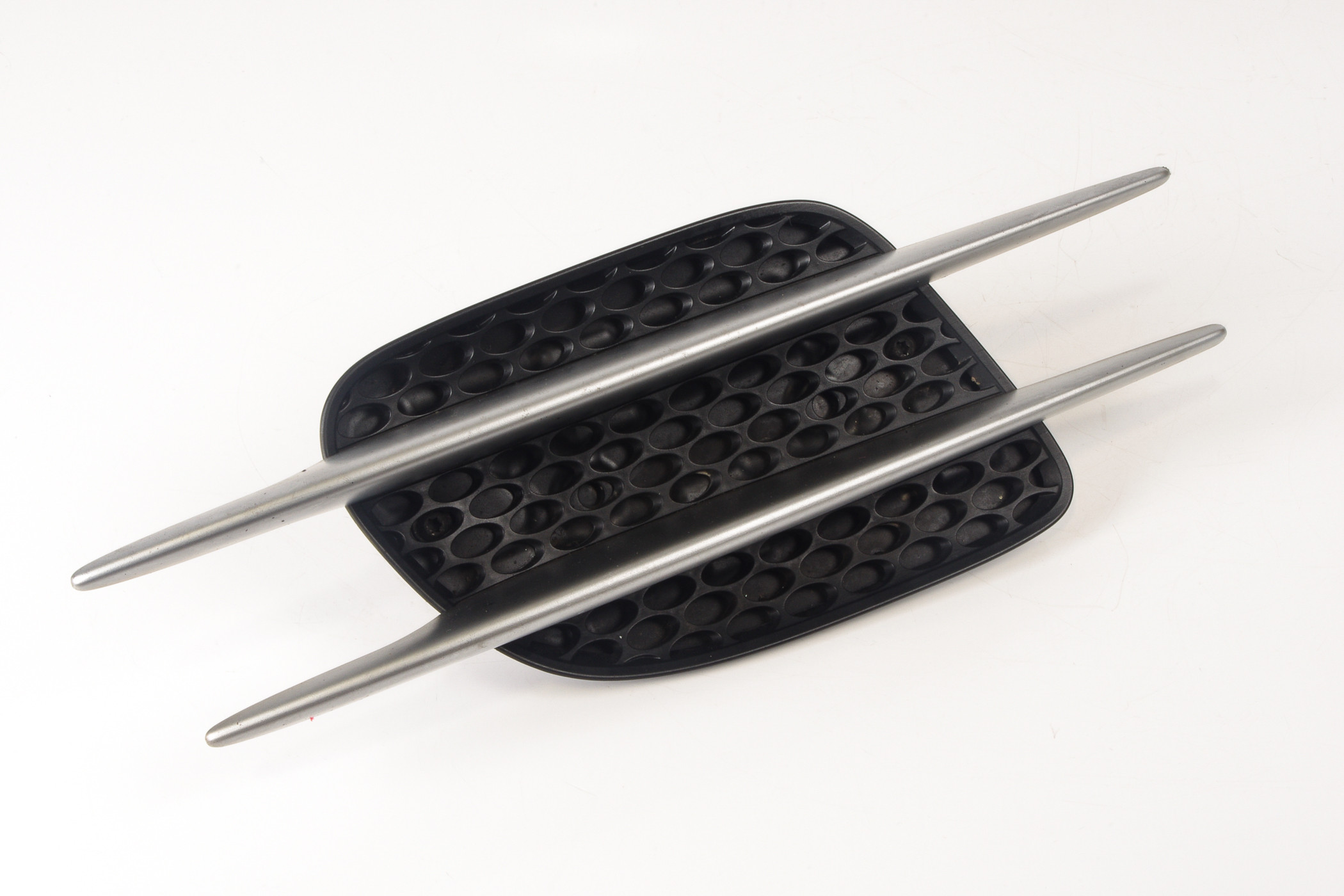 Mercedes 2306900136 Fender Grille - Front Left (a) | R230 SL