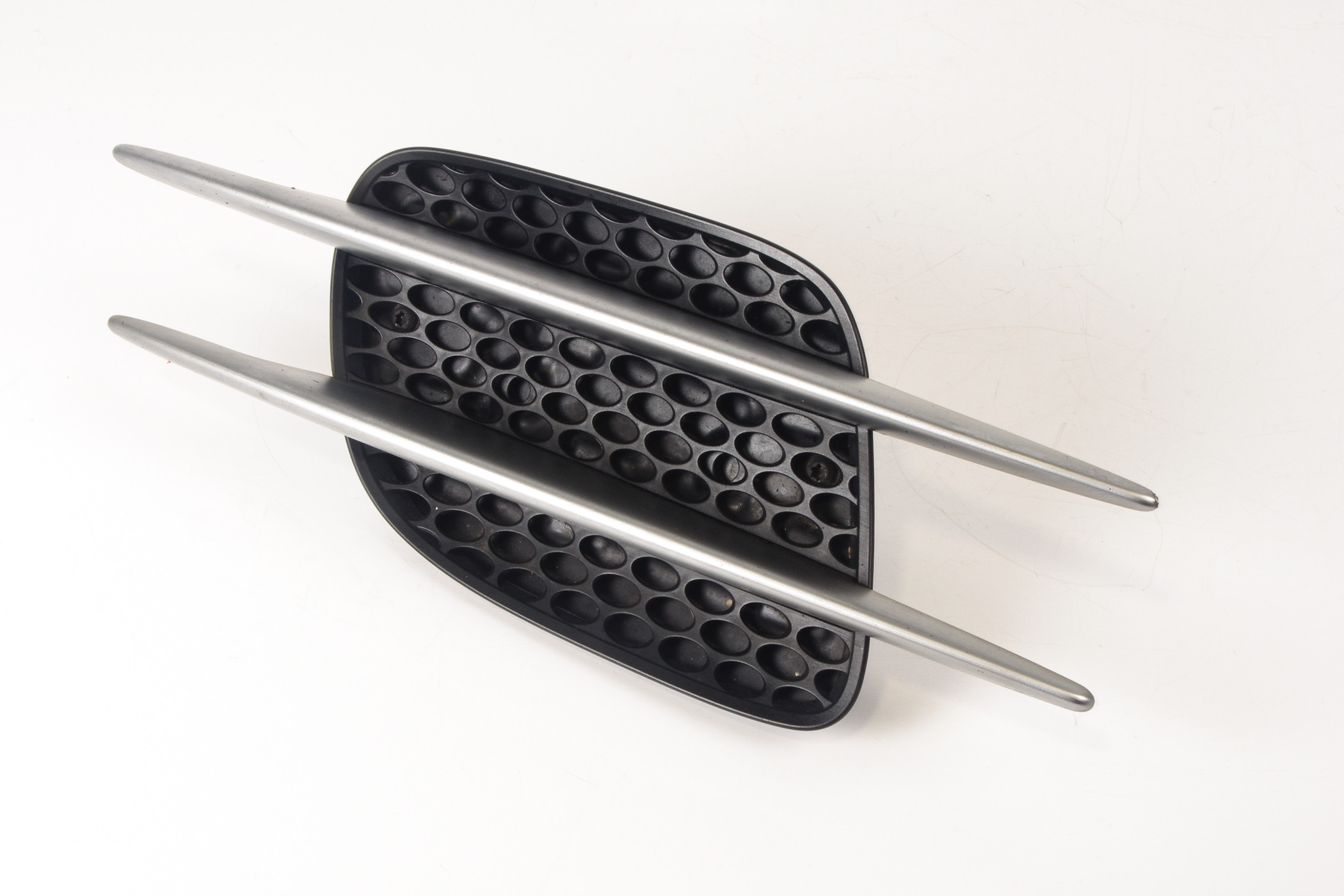 Mercedes 2306900136 Fender Grille - Front Left (a) | R230 SL