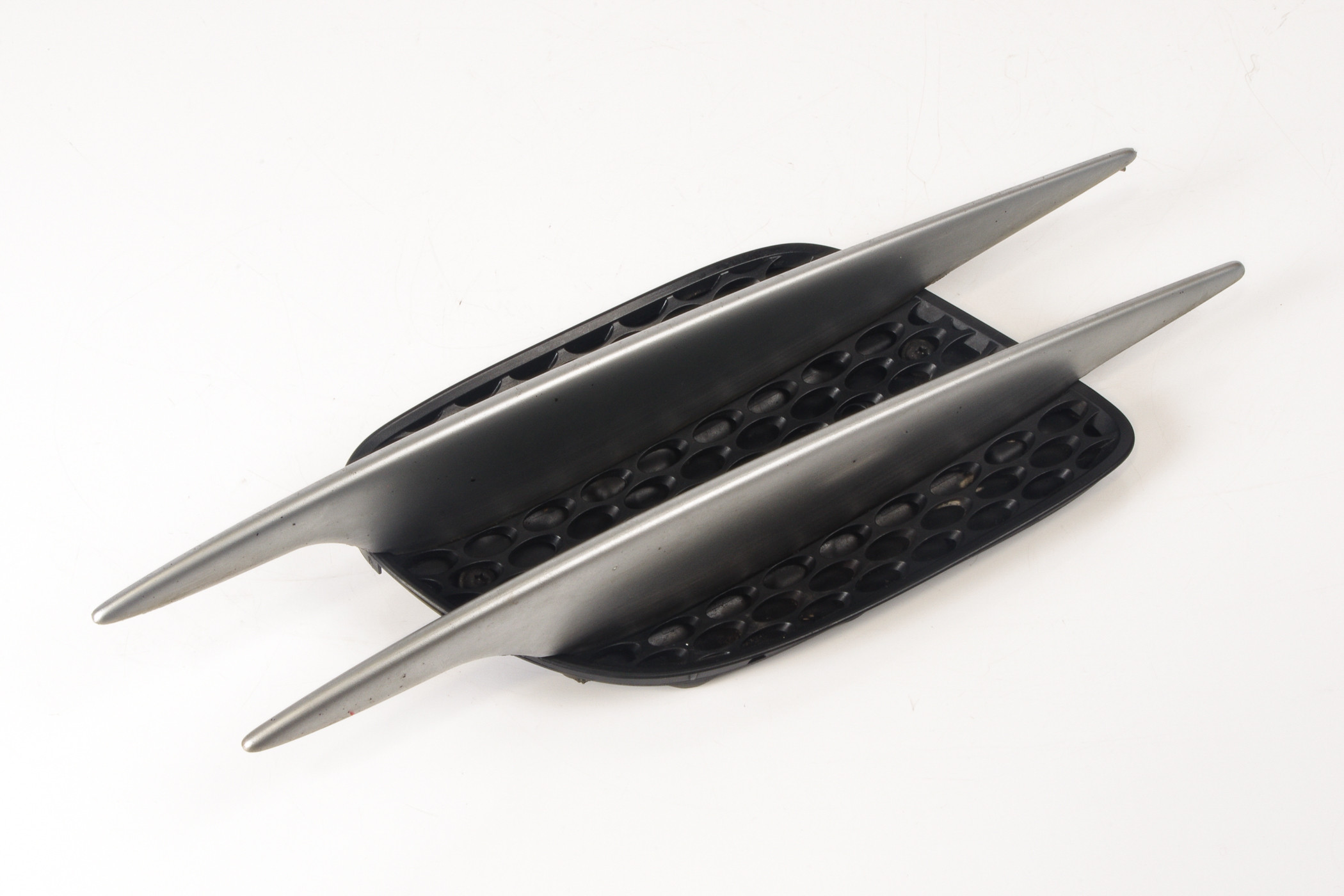 Mercedes 2306900136 Fender Grille - Front Left | R230 SL