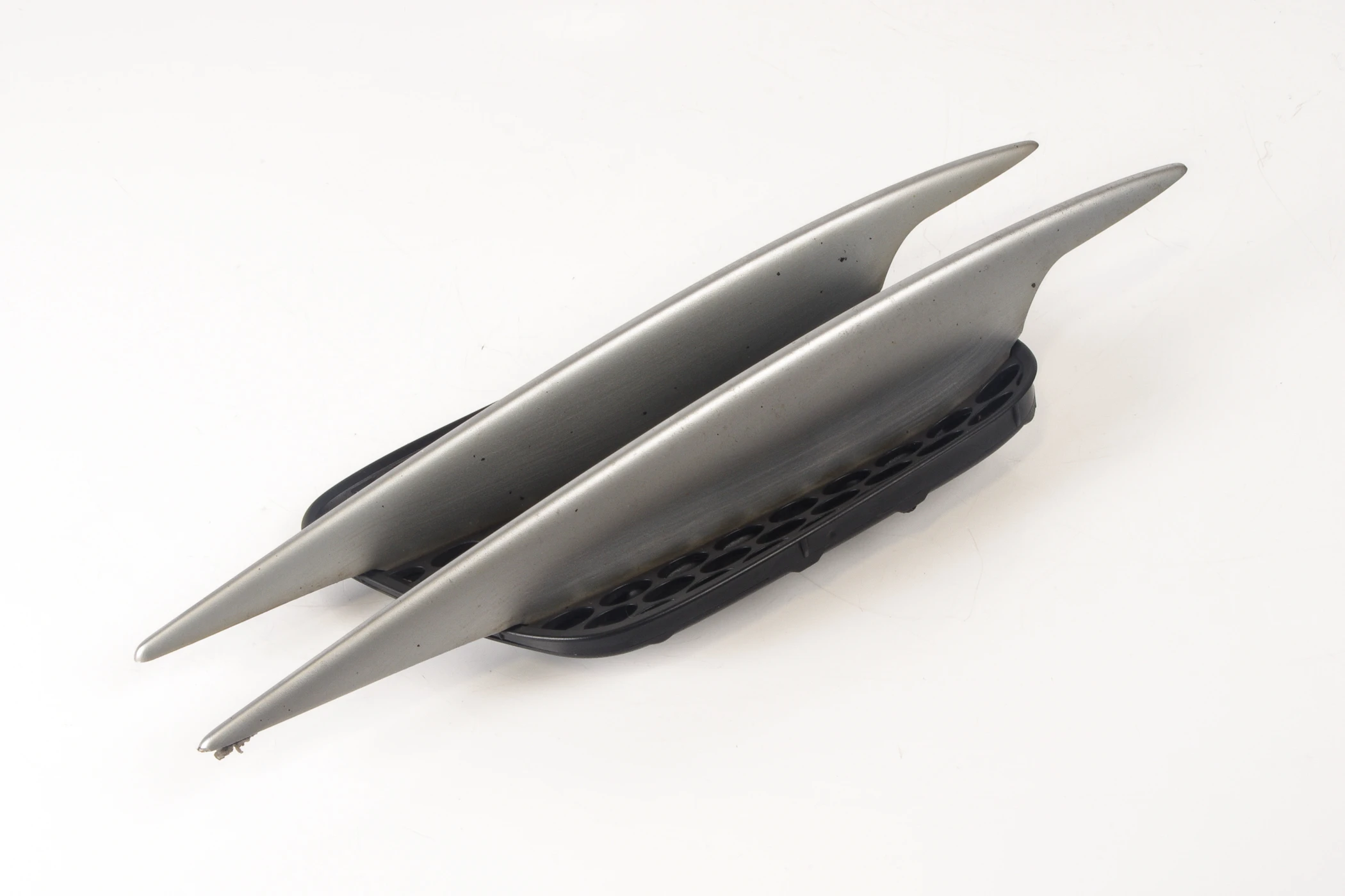 Mercedes 2306900136 Fender Grille - Front Left | R230 SL