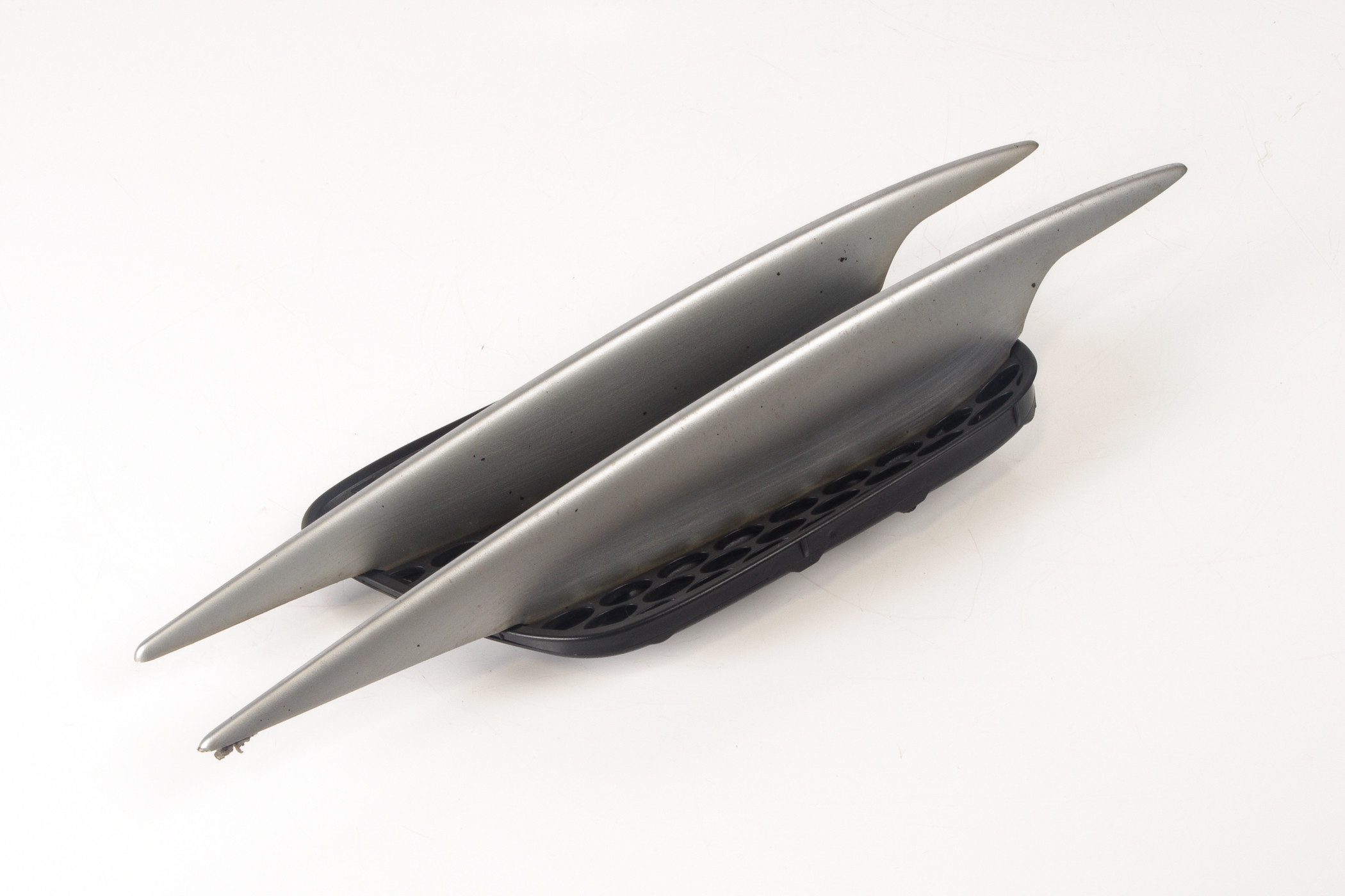 Mercedes 2306900136 Fender Grille - Front Left | R230 SL