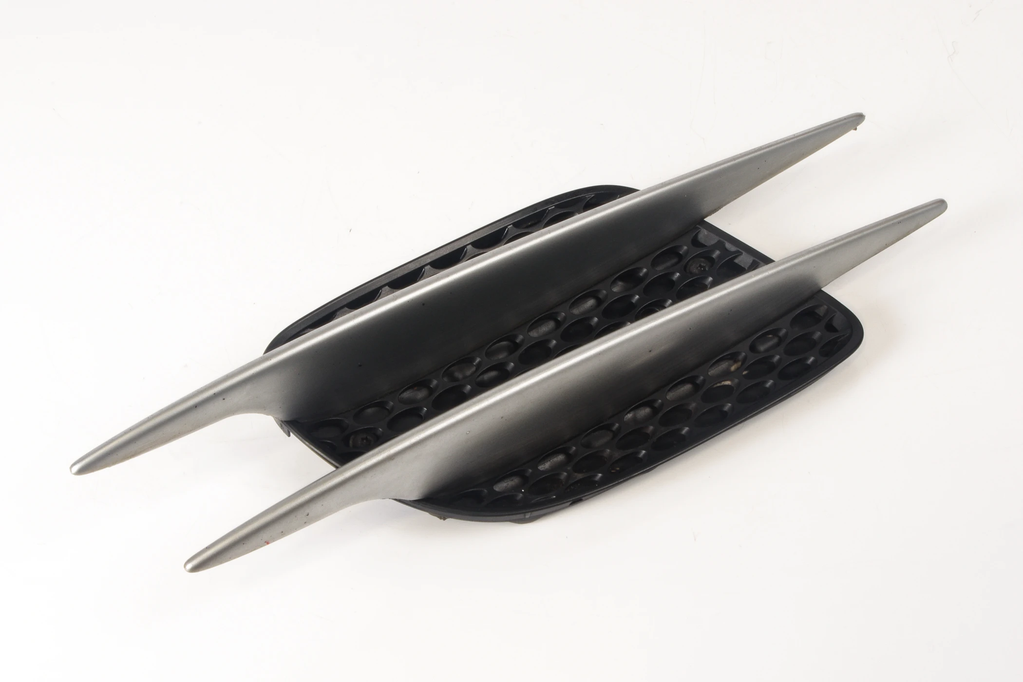 Mercedes 2306900136 Fender Grille - Front Left | R230 SL