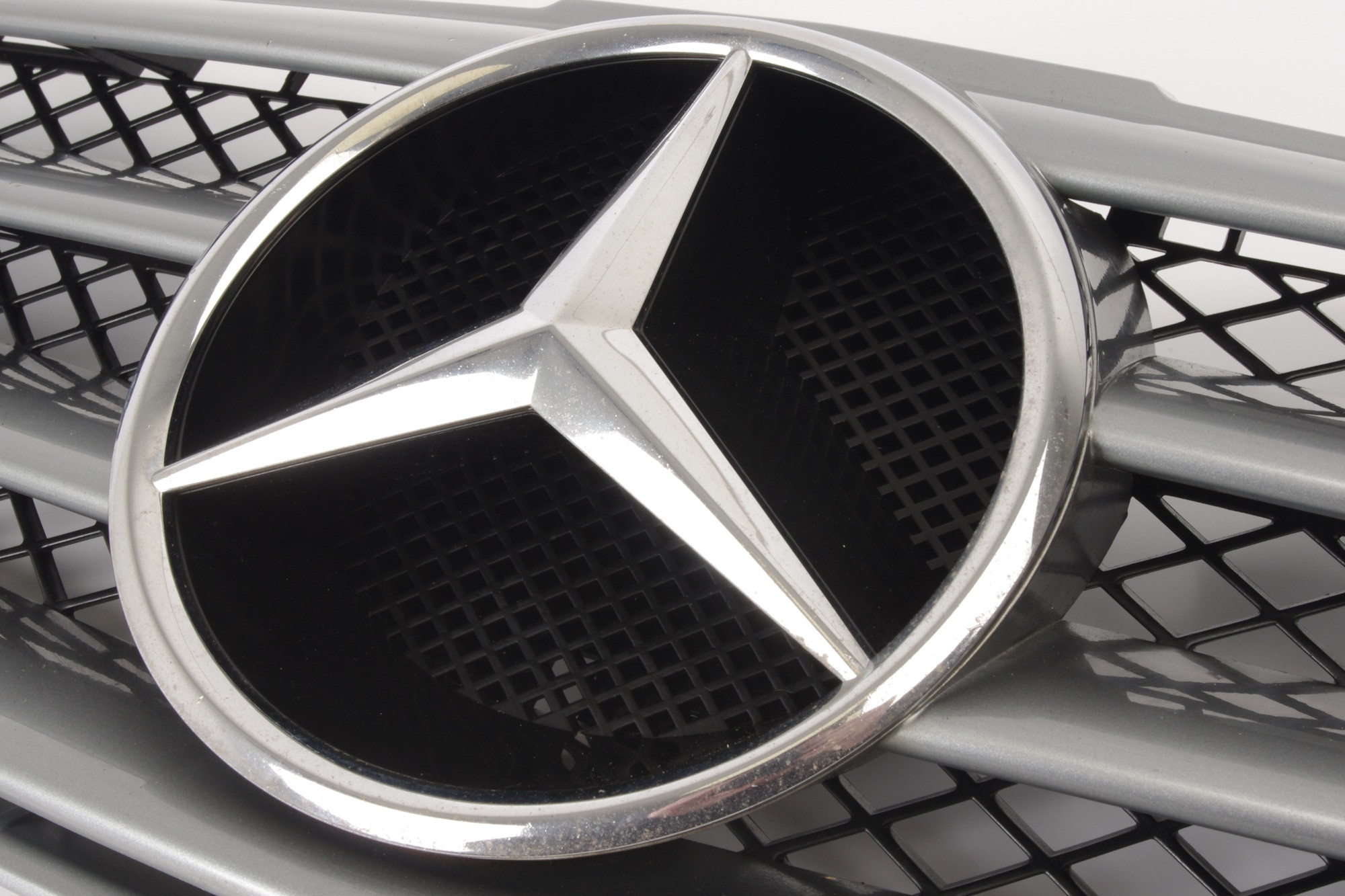 Mercedes 2308800583 Bonnet Grille - Silver | R230 SL