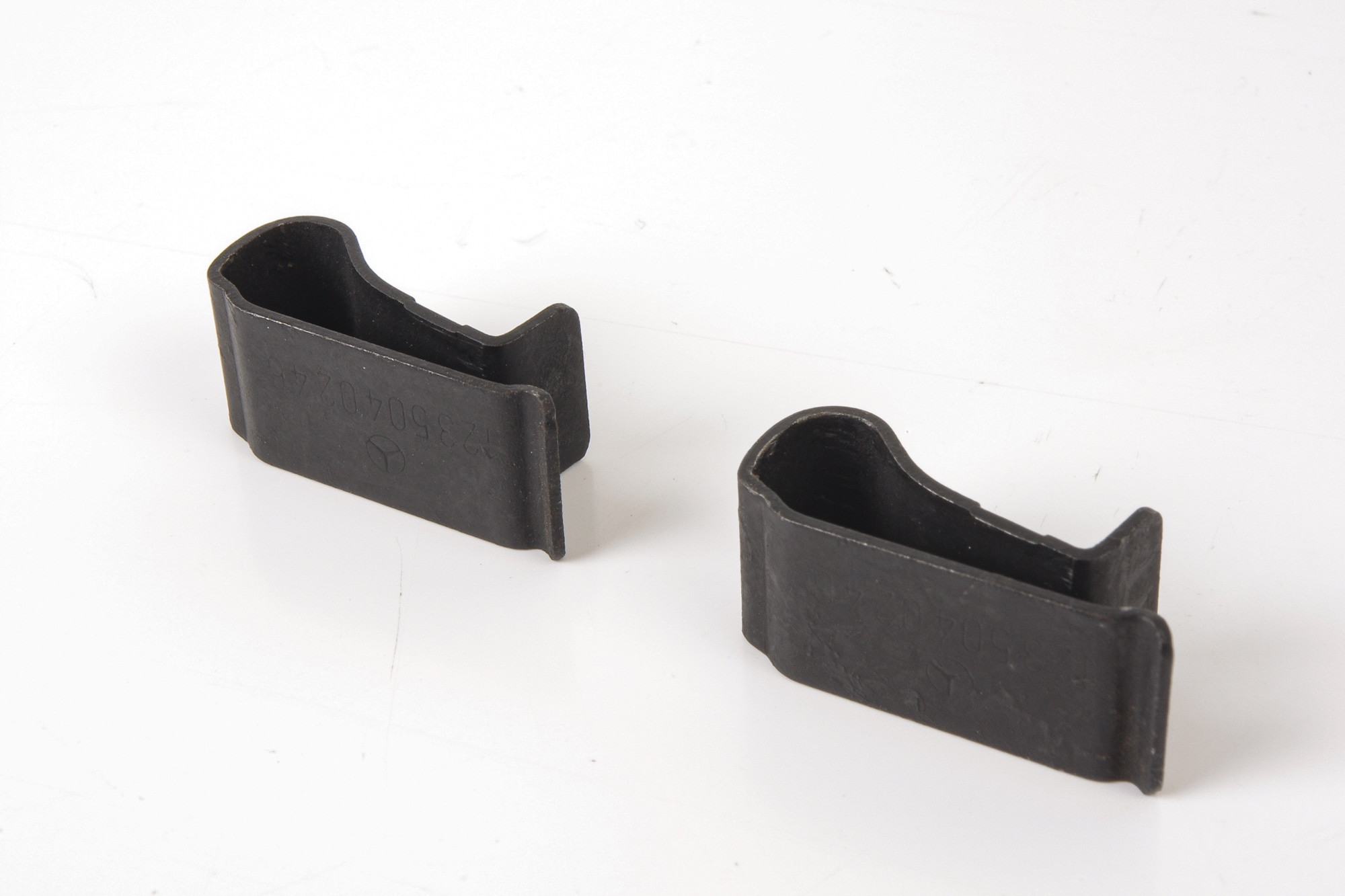 Mercedes 1235040246 Fan Shroud Clip x2 | R107 R129 SL W123 W124 W210 W211 E...