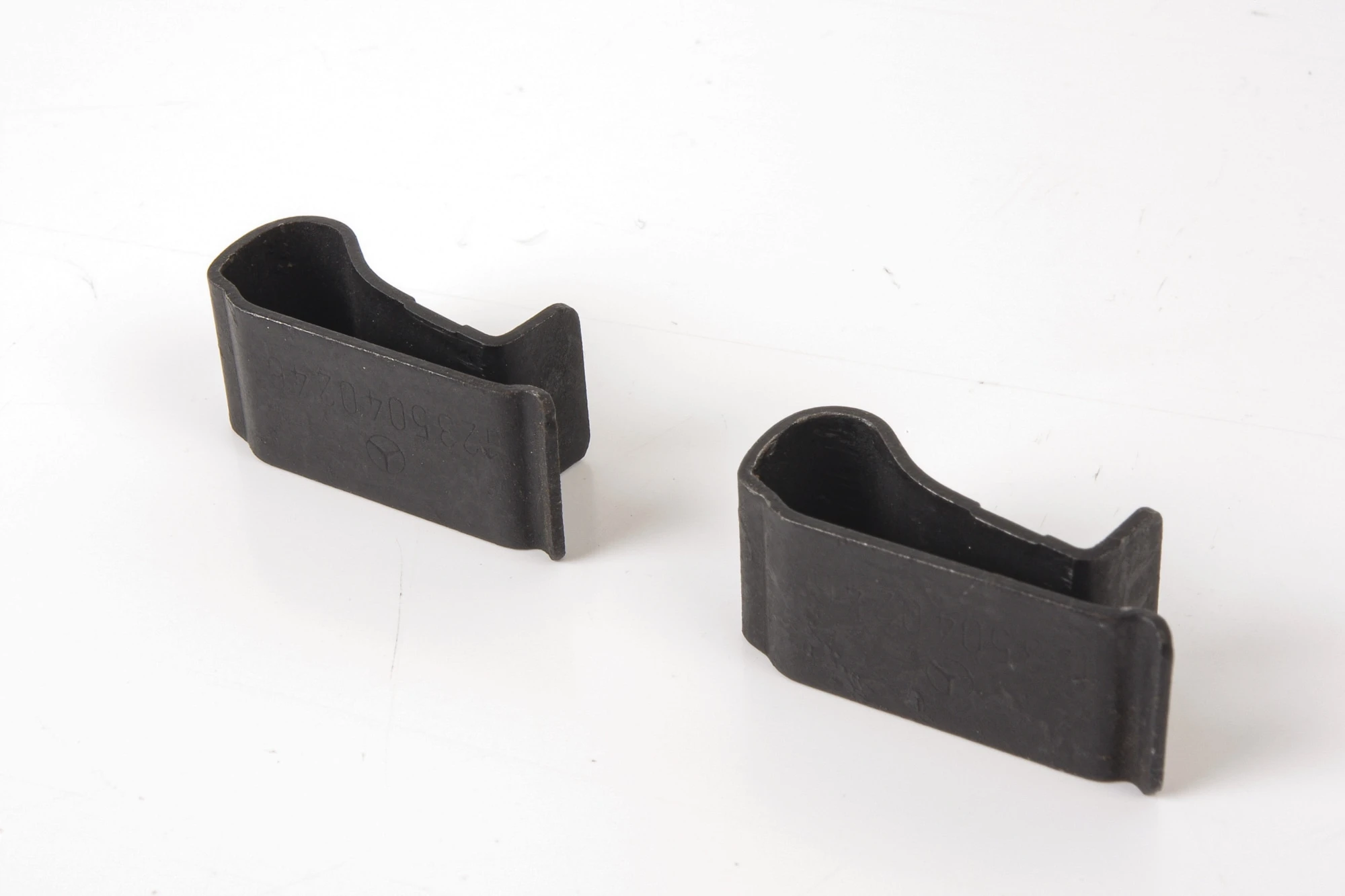 Mercedes 1235040246 Fan Shroud Clip x2 | R107 R129 SL W123 W124 W210 W211 E...