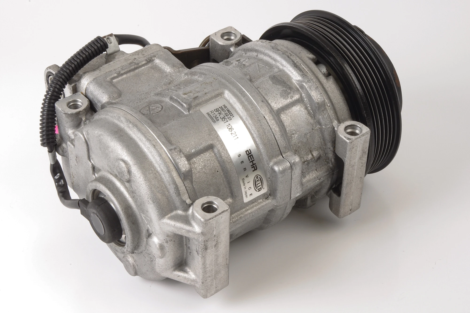 Mercedes 0002300611 A/C Compressor | W124 C124 A124 S124 E R129 SL W638 V