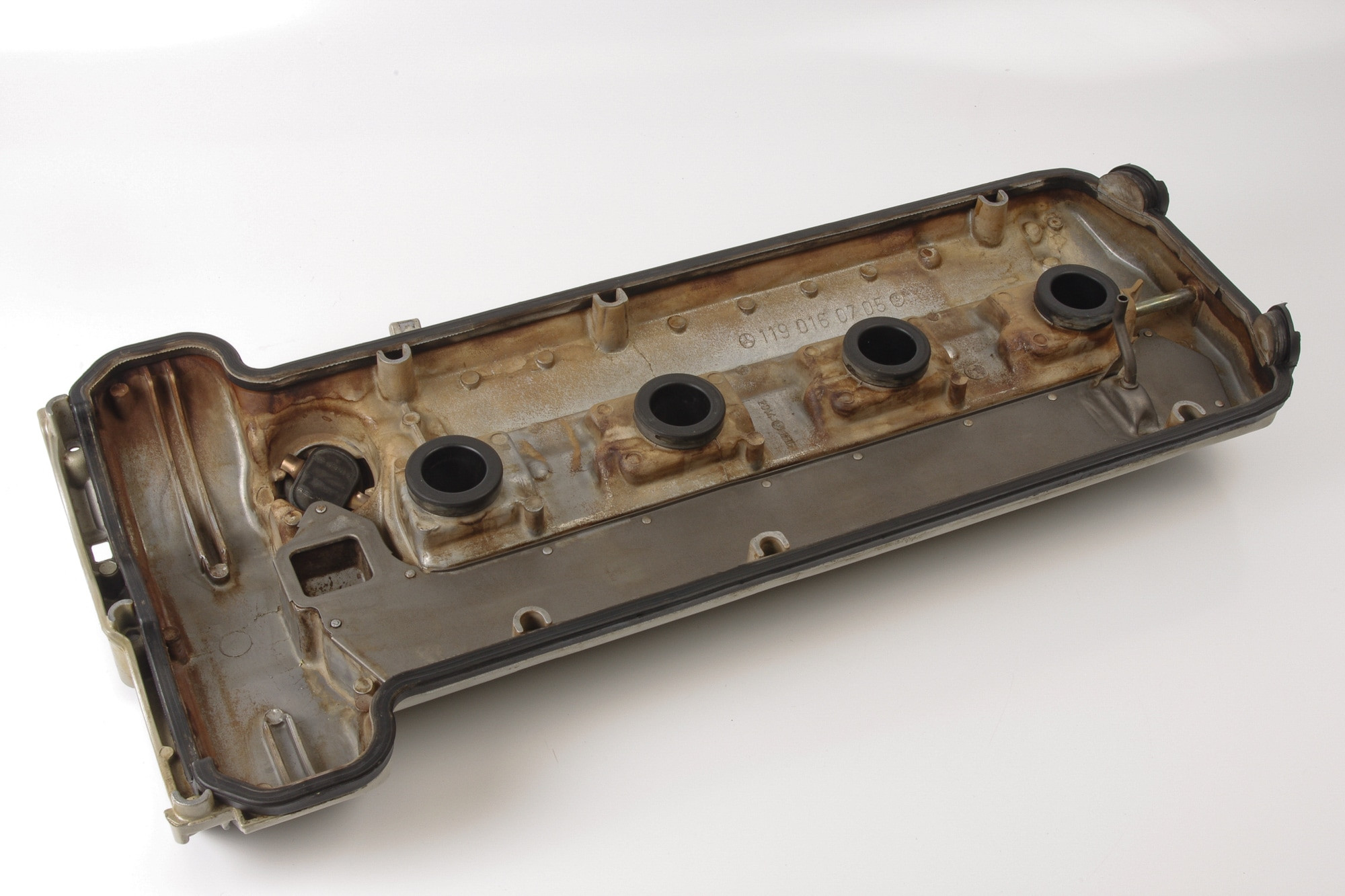 Mercedes 1190160705 Valve Cylinder Head Cover - Right | R129 SL W124 E W140 S...
