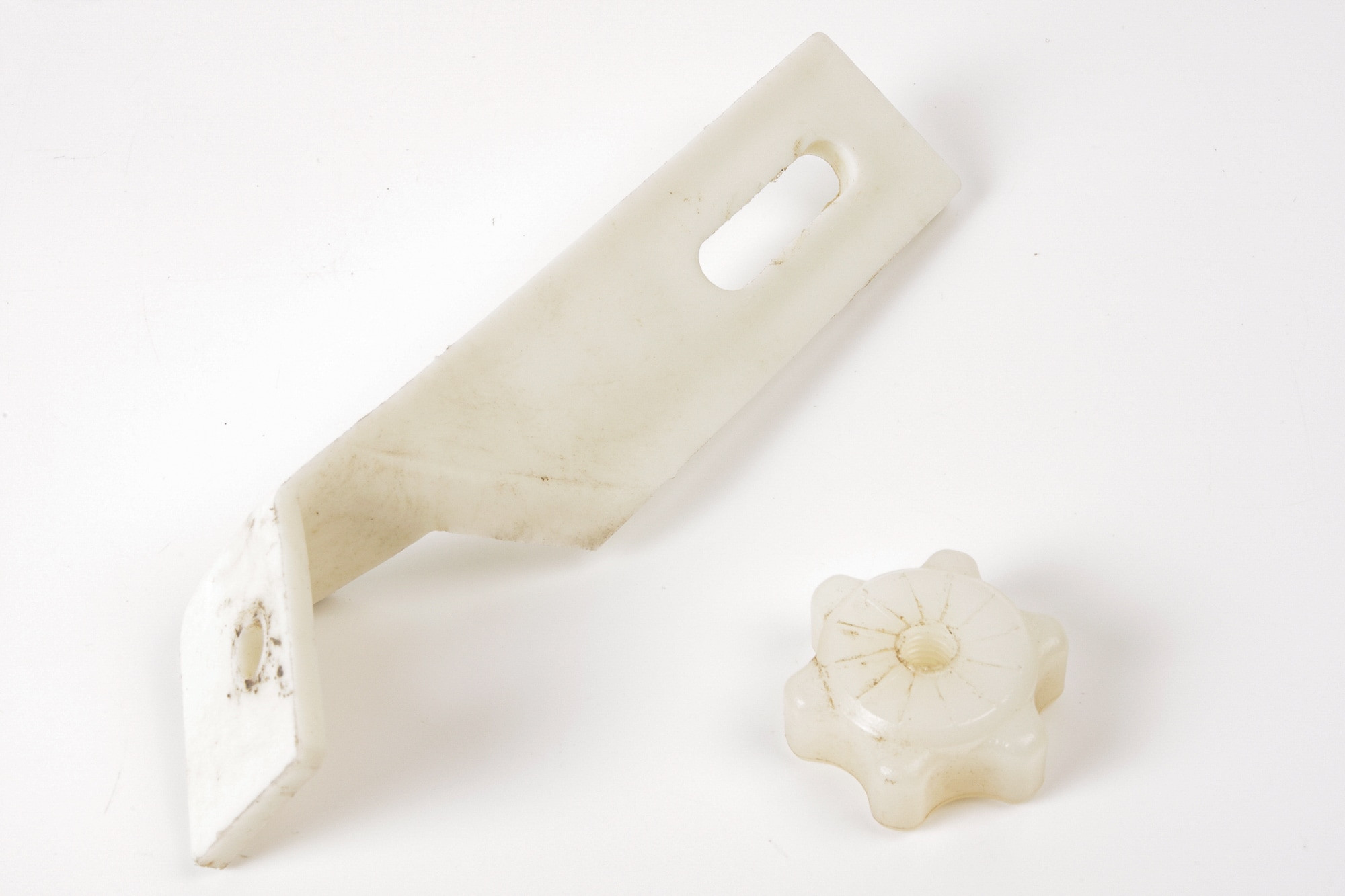 Mercedes 1298690114 Reservoir Bracket | R129 SL