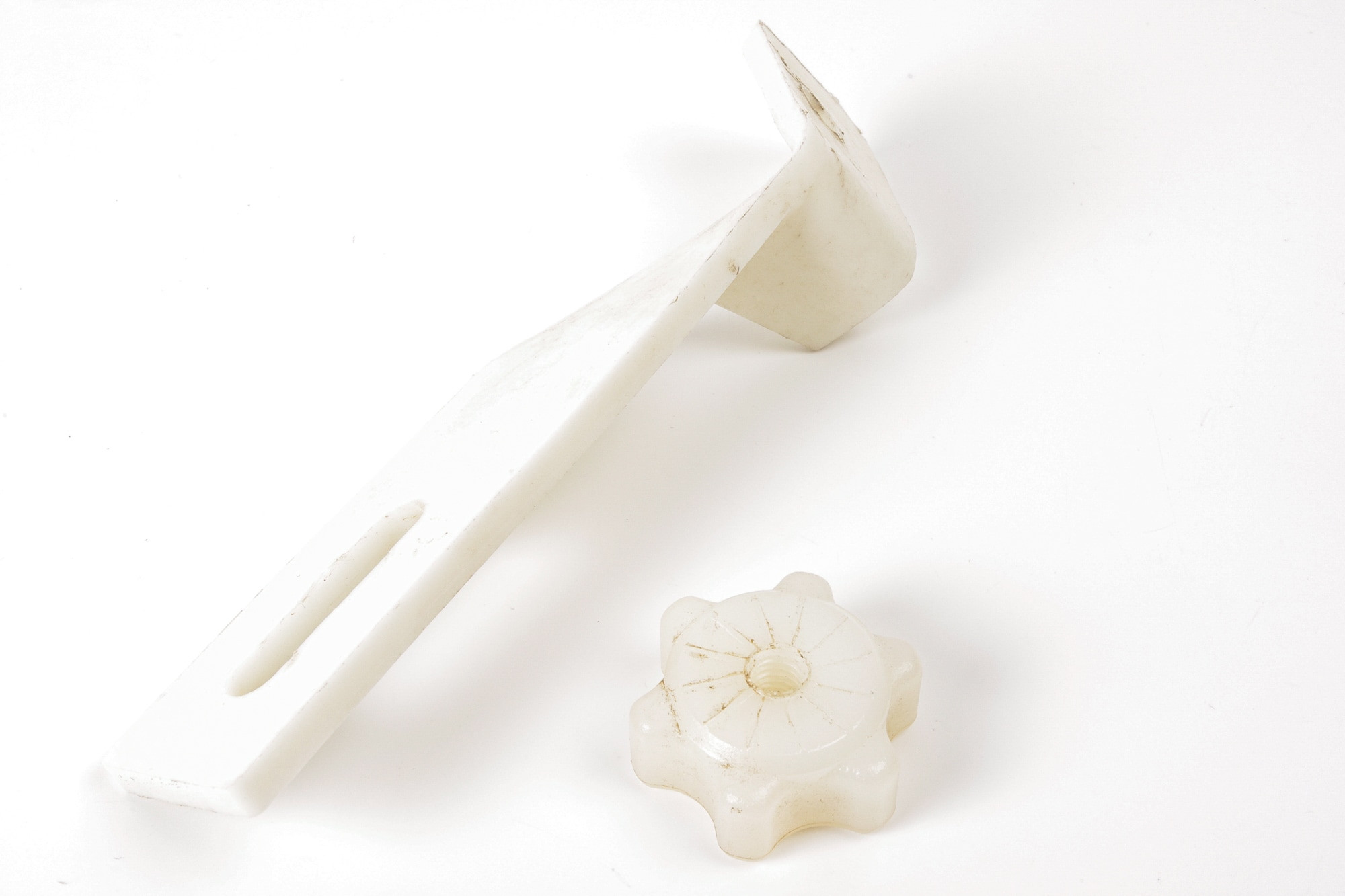 Mercedes 1298690114 Reservoir Bracket | R129 SL