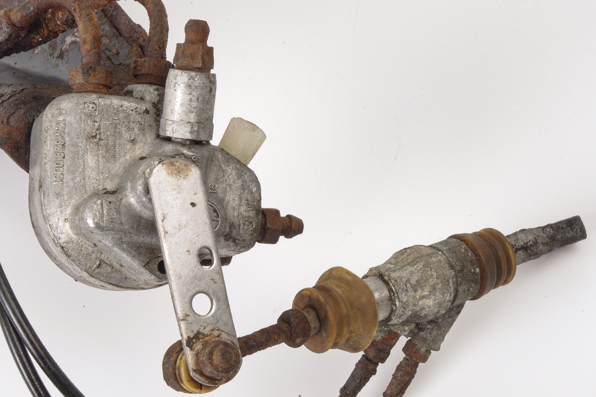 Mercedes 1243280031 Level Control Valve - Rear | W124 W210 E W126 W140 S R129...