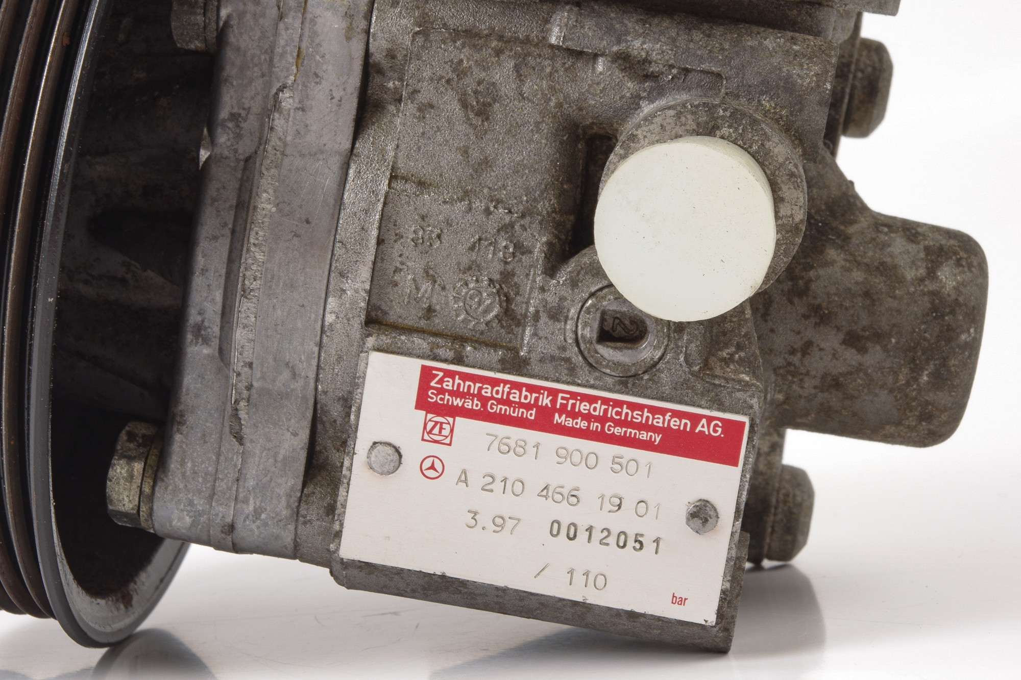 Mercedes 2104661901 Power Steering Pump (a) | R129 SL W124 E W202 C