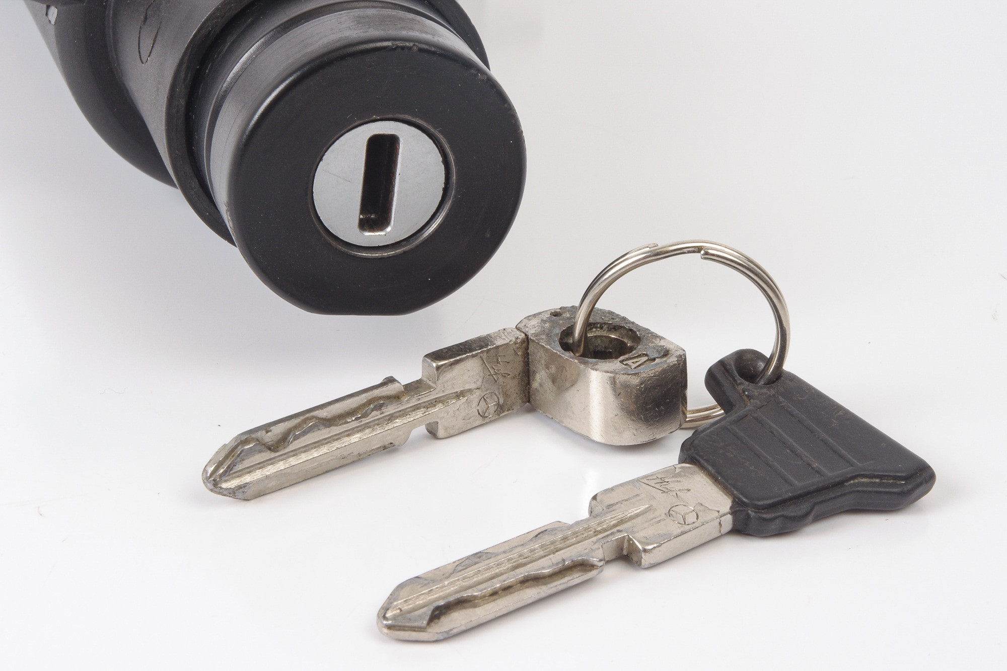 Mercedes 2104620030 Ignition Barrel | R129 SL W140 V140 C140 S W210 S210 E