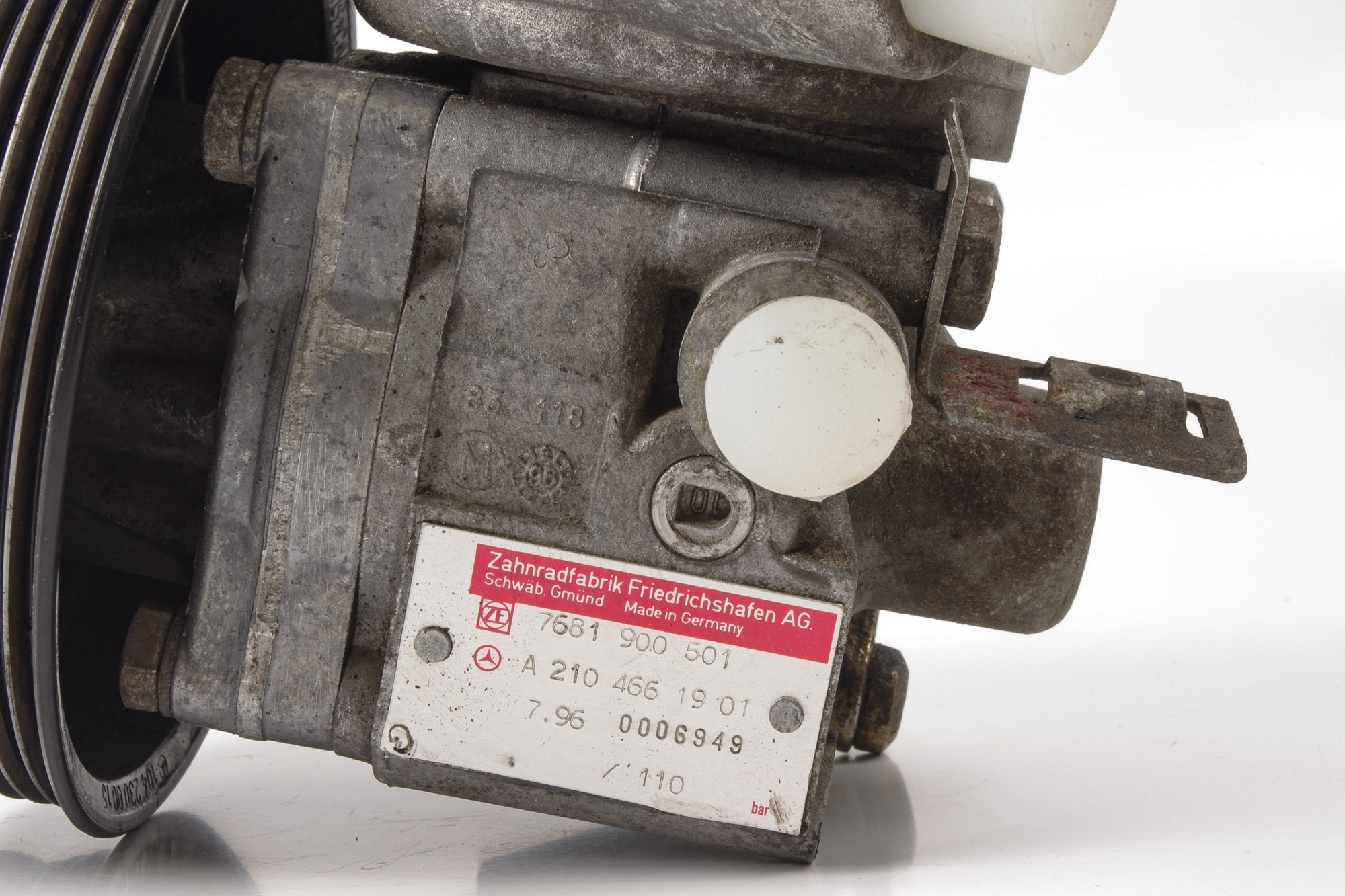 Mercedes 2104661901 Power Steering Pump (a) | W124 E R129 SL W202 C