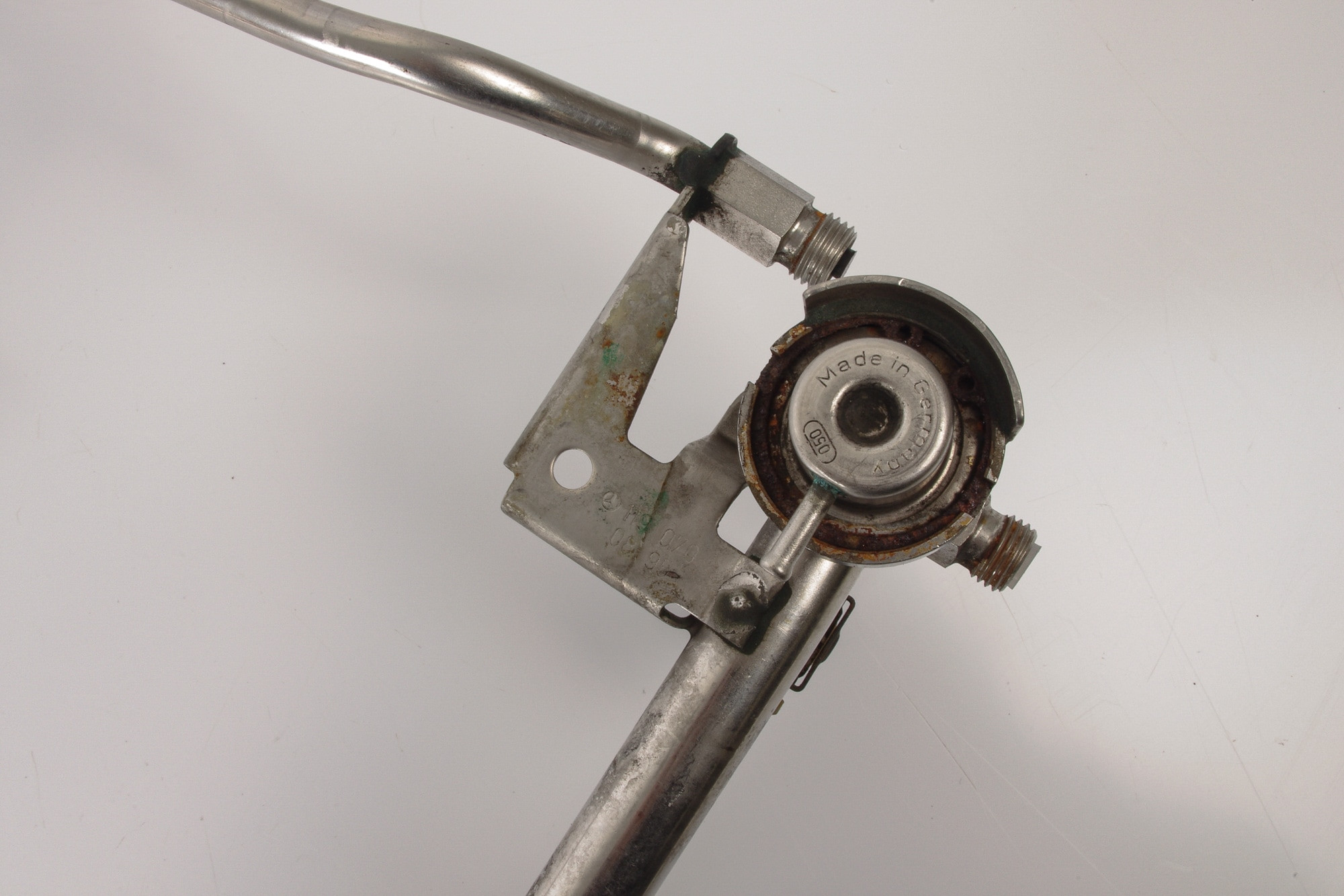 Mercedes 1190700895 Fuel Rail (b) | W124 W210 E R129 SL W140 S