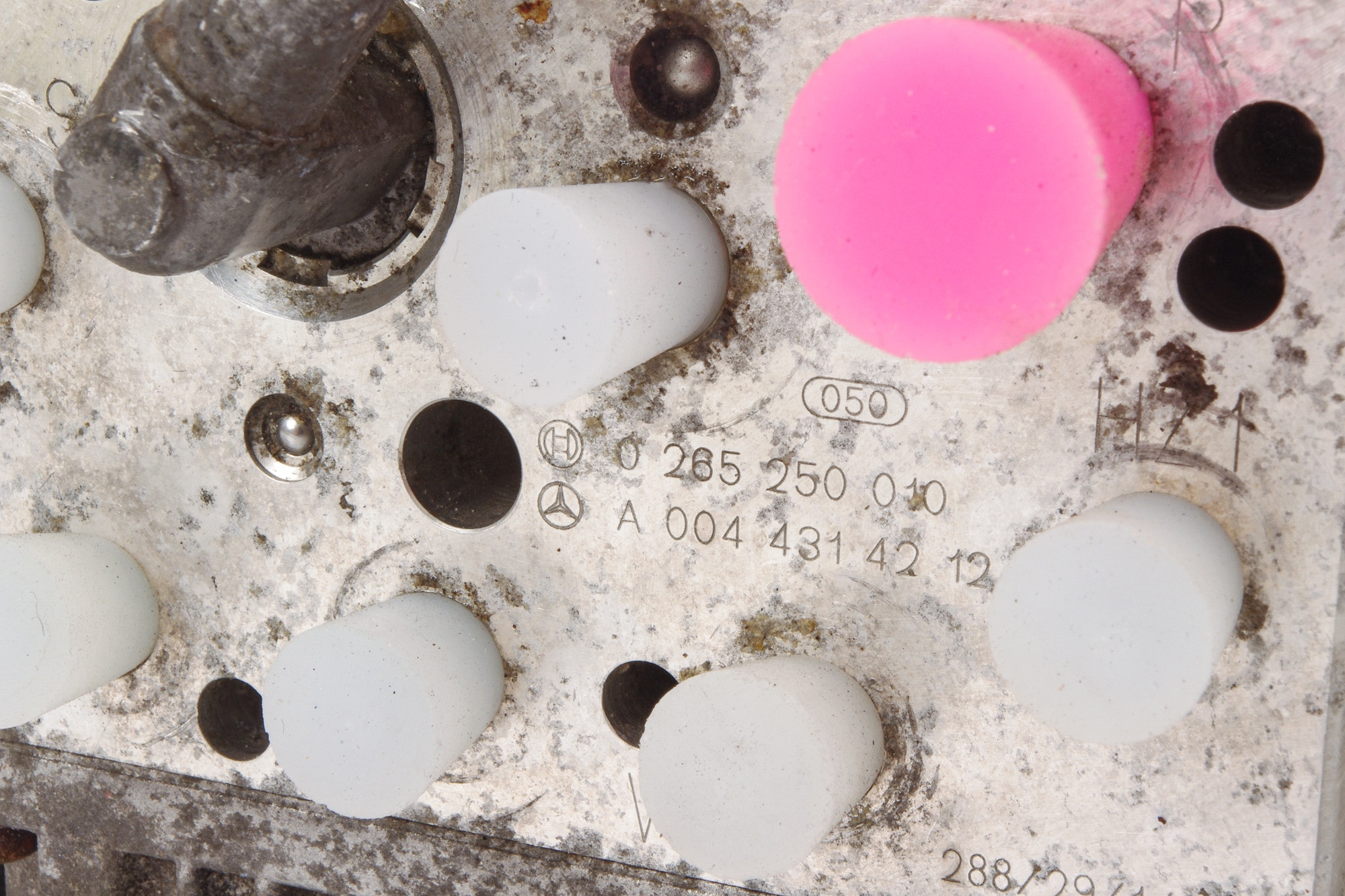 Mercedes 0044314212 ABS SBC Pump (a) | R107 R129 R230 SL W124 E W126 W140 S...