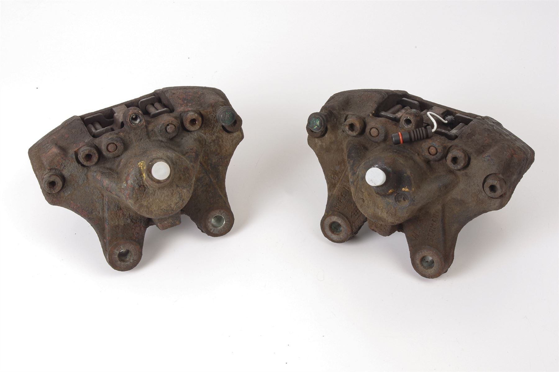Mercedes 0014203683 Brake Caliper x2 - Rear Right (b) | R129 SL W202 C C208...