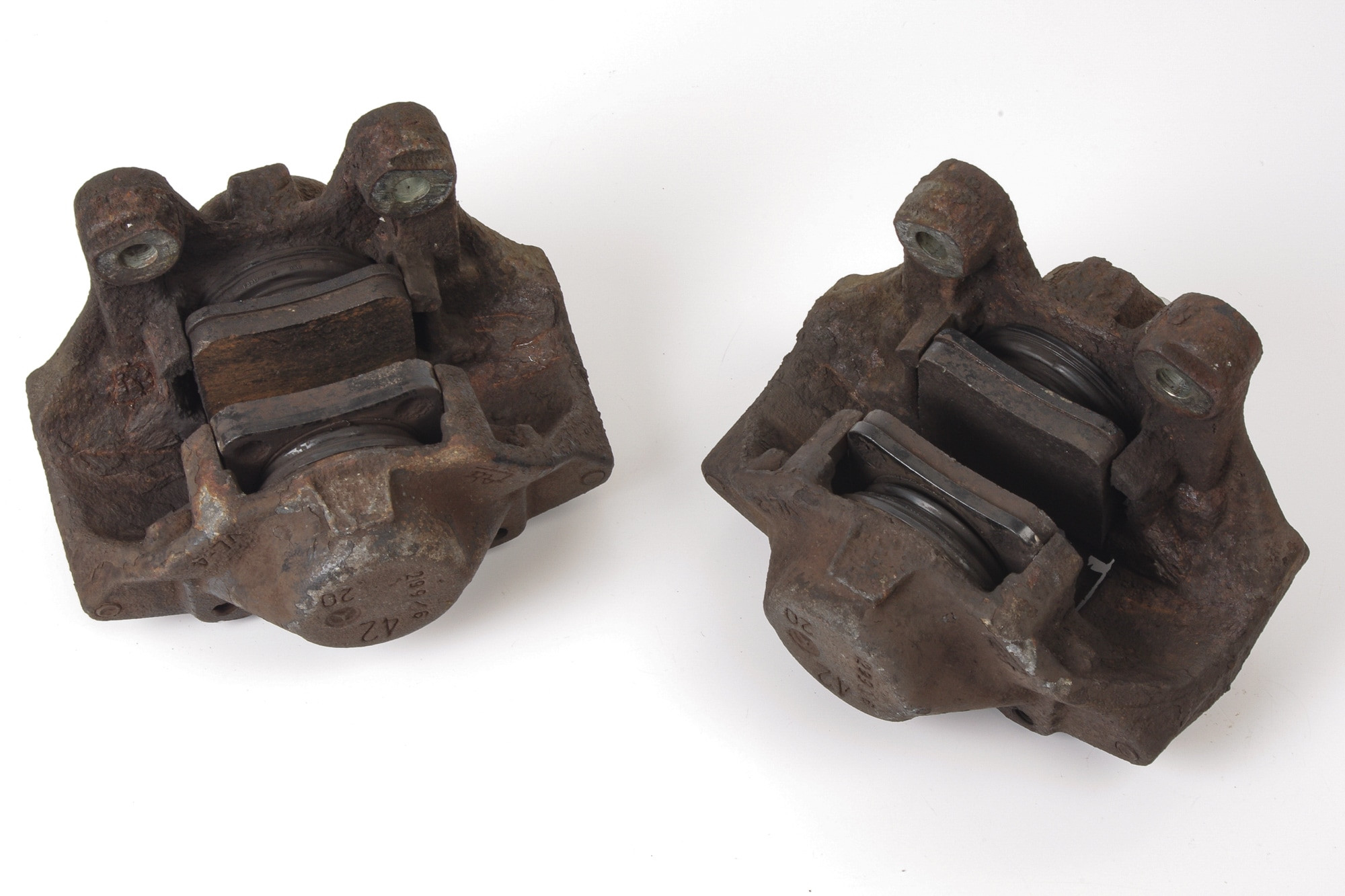 Mercedes 0014203683 Brake Caliper x2 - Rear Right (b) | R129 SL W202 C C208...