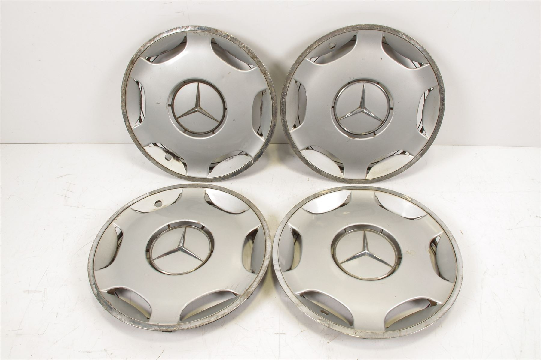 Mercedes 1244011424 Hub Cap x4 | S124 E