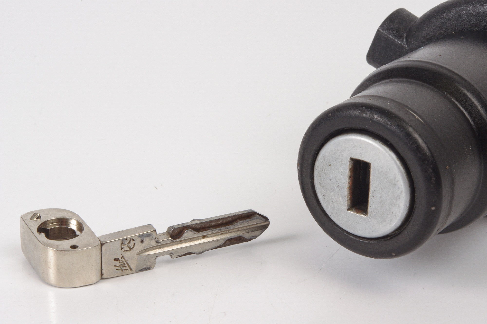 Mercedes 1404601104 Ignition Barrel | R129 SL