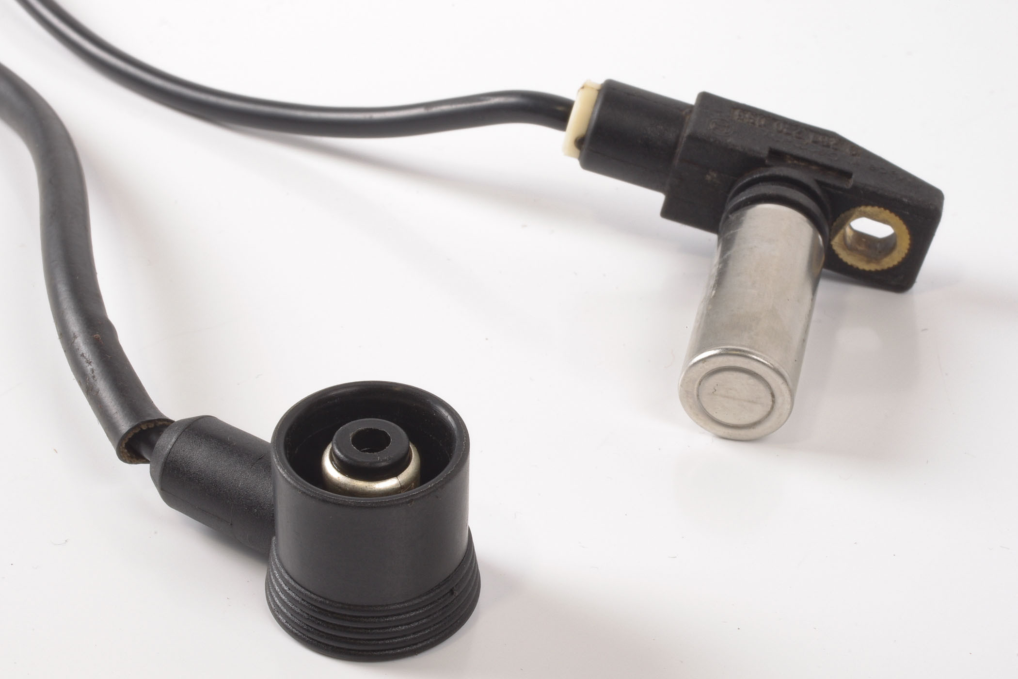 Mercedes 0031530128 Crankshaft Position Sensor (a) | W124 E R129 SL W140 S...