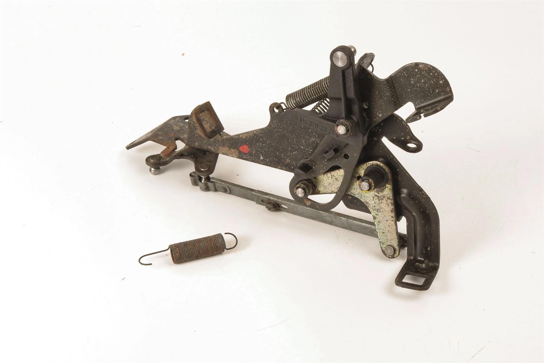Mercedes 1040701424 Throttle Control Linkage | W124 W210 E R129 SL W140 S...