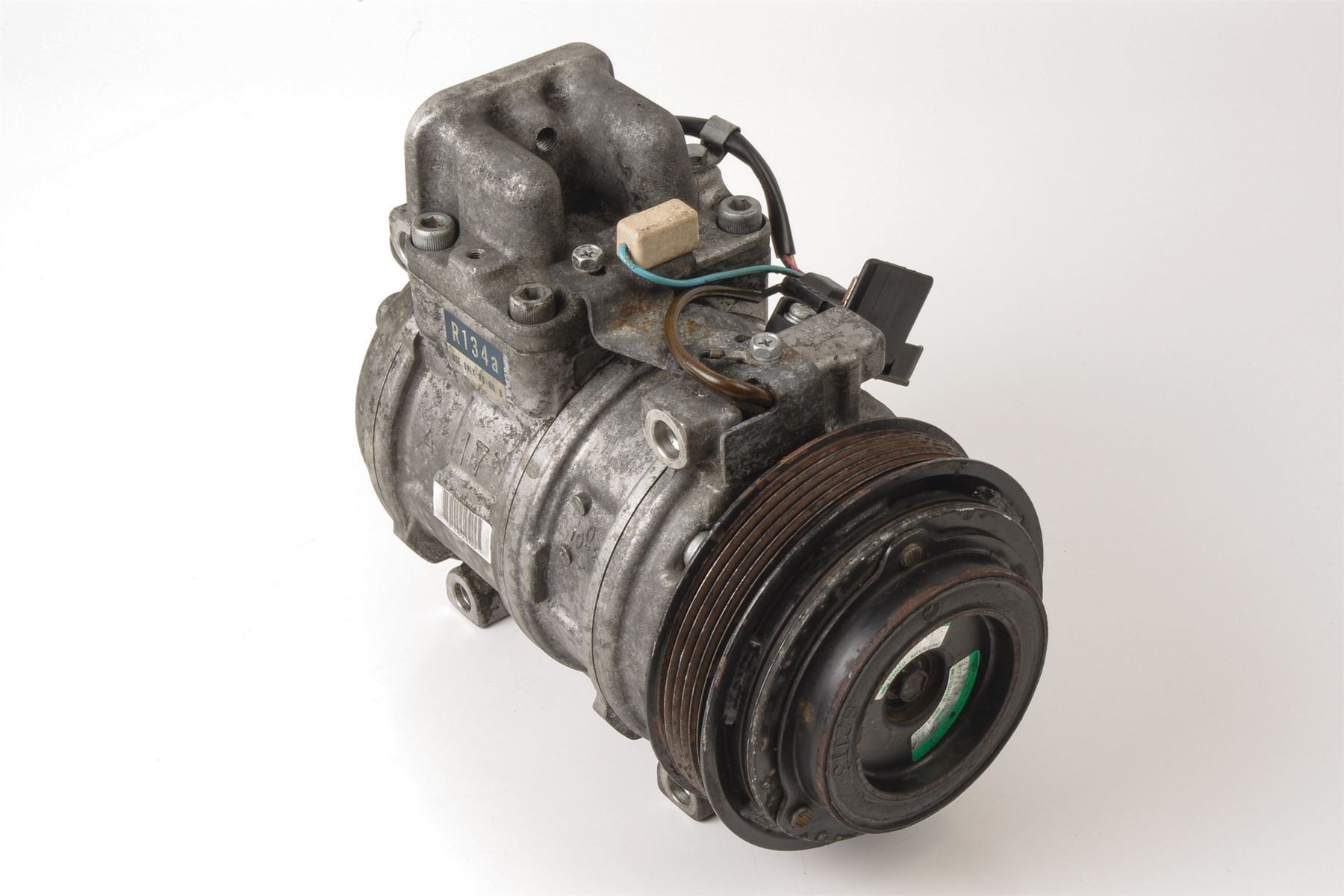 Mercedes 0002300611 A/C Compressor | W124 C124 A124 S124 E R129 SL W638 V